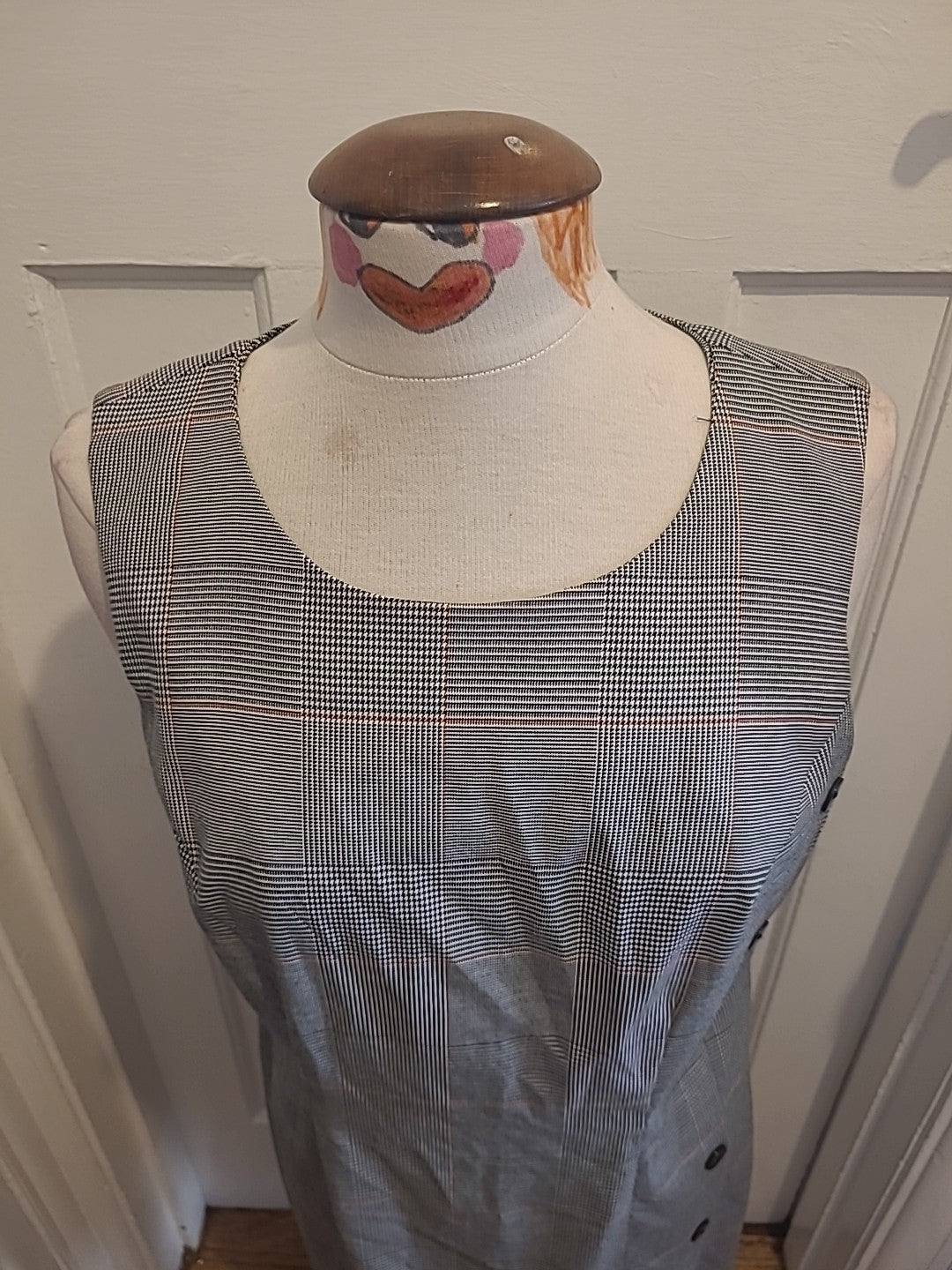 Ladies Papaya Size 12 Grey Check Sleeveless Buttoned Dress