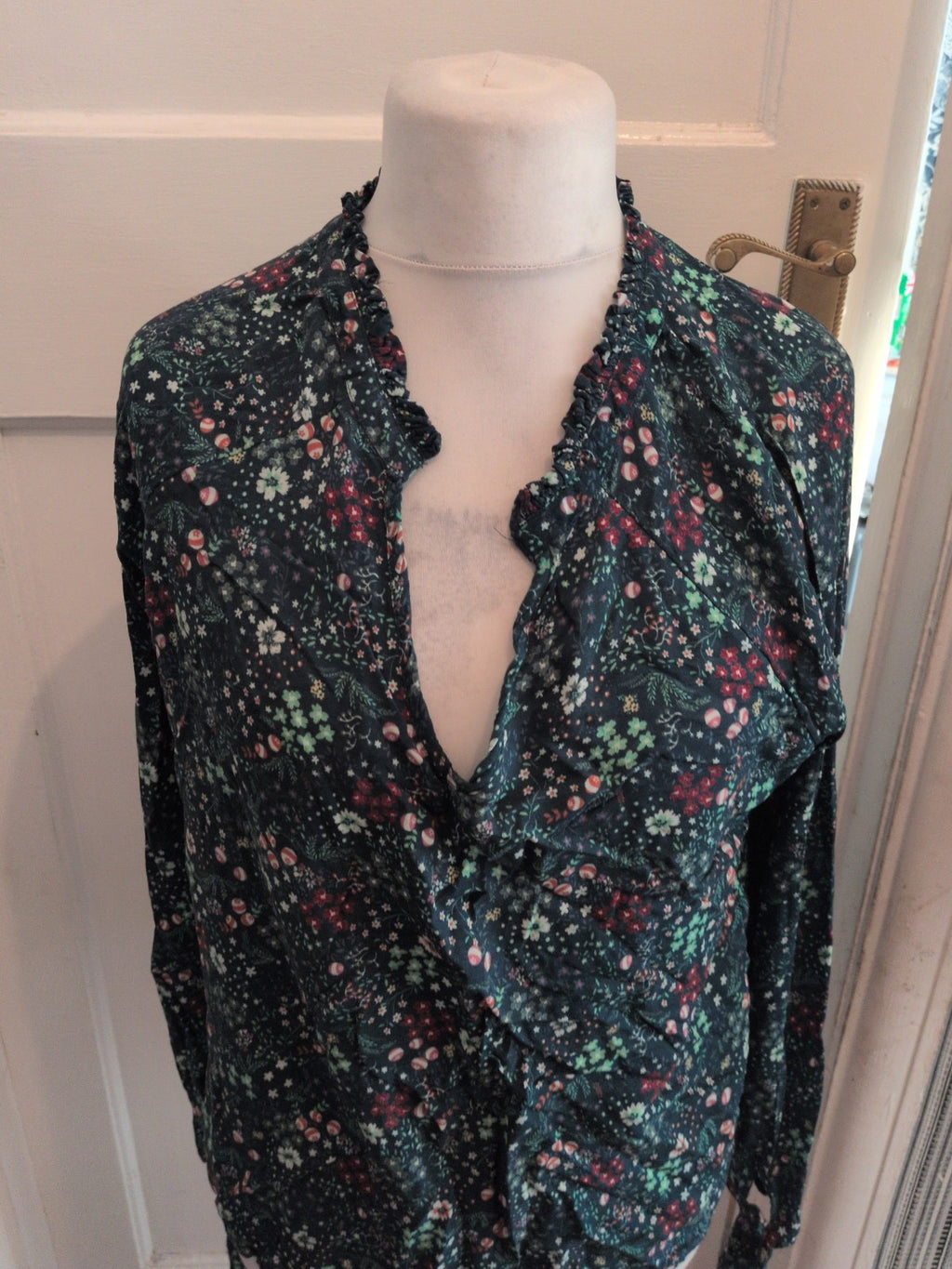 Ladies Maine New England Size 20 Navy Floral Long Sleeve Blouse