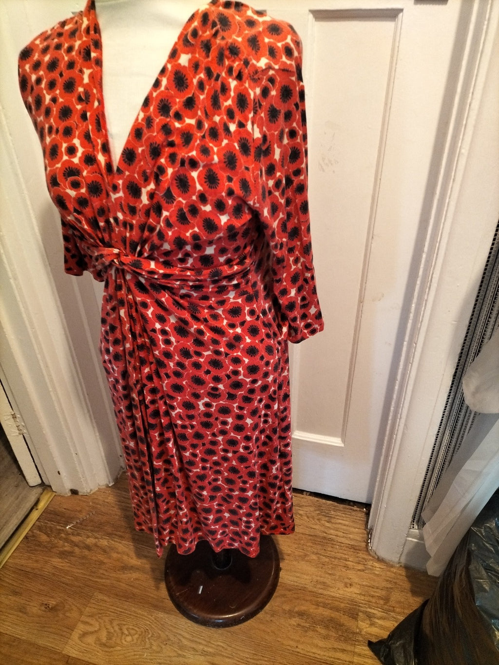 Ladies Phase Eight Size Medium Red With Black Pattern V Neck Dress