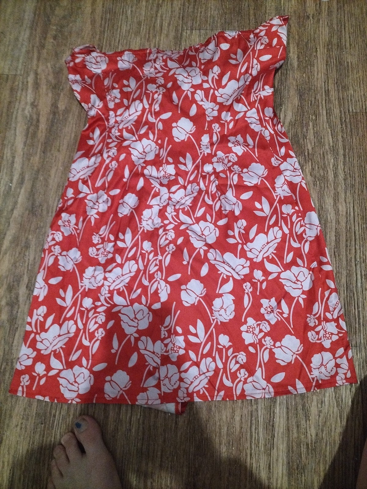 Ladies Size Xs Shein Red And White Roses Chris Cross Strappy Top
