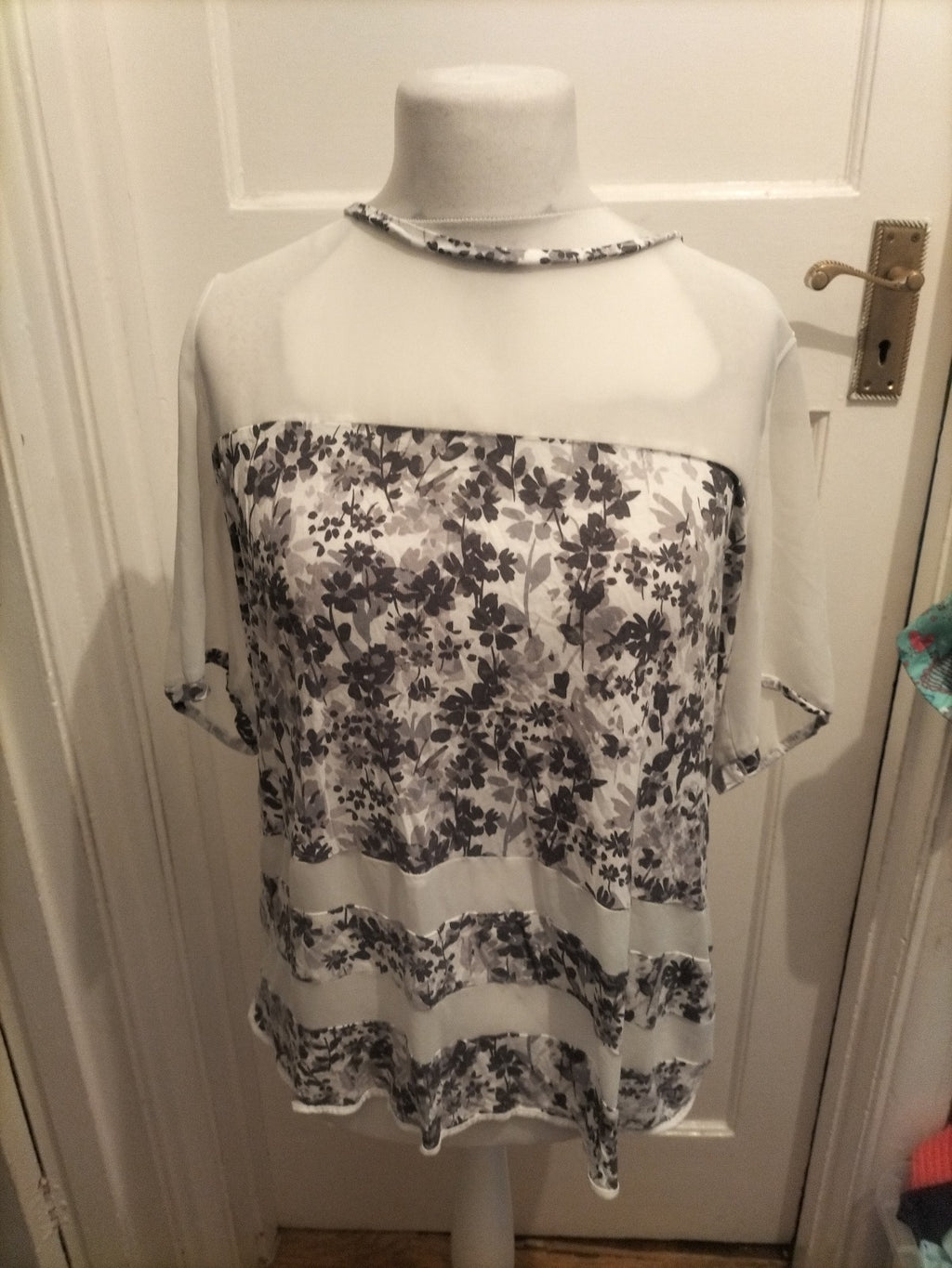 Next 20 Floral White Mesh Short Sleeve Blouse