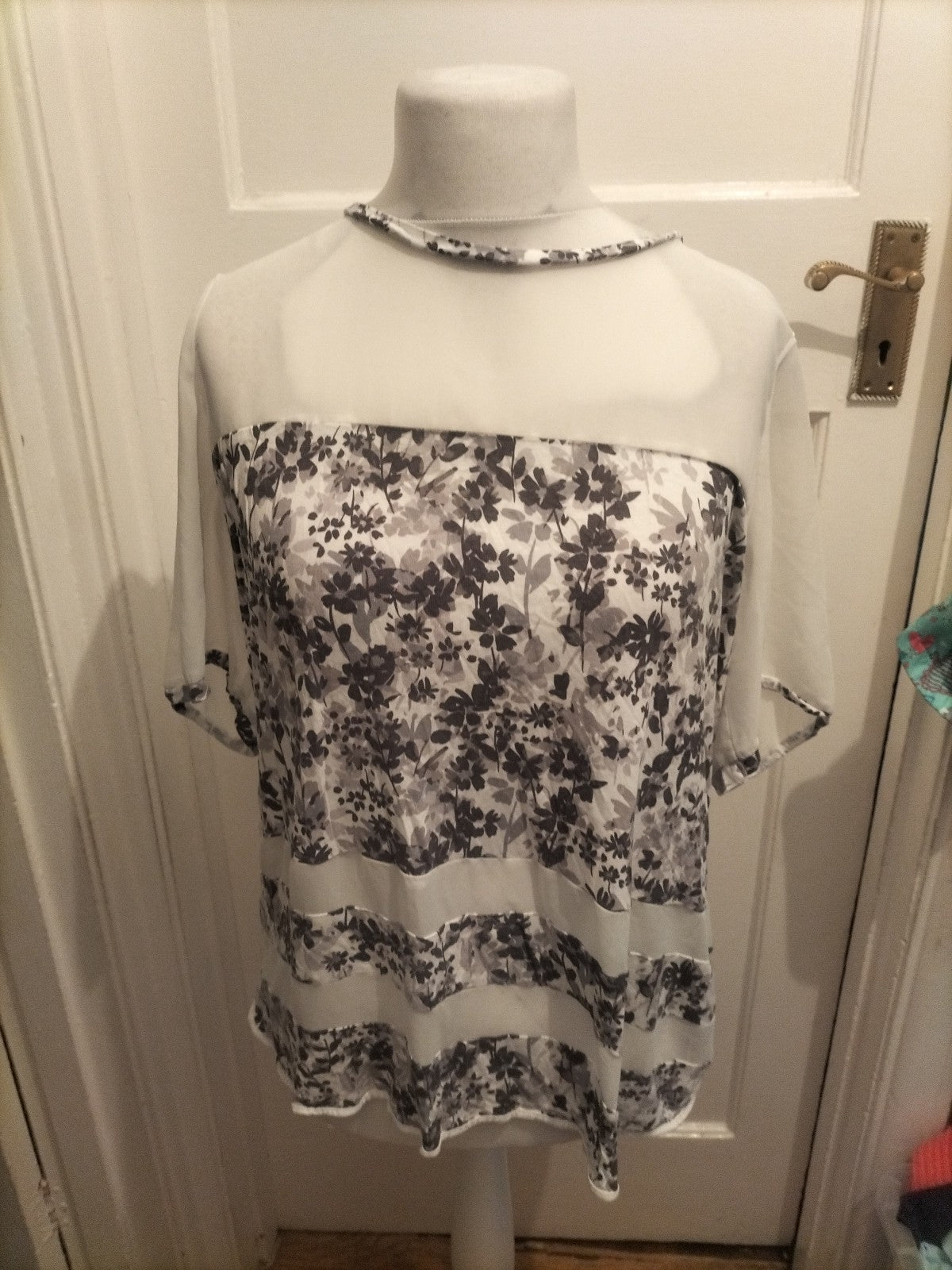 Next 20 Floral White Mesh Short Sleeve Blouse
