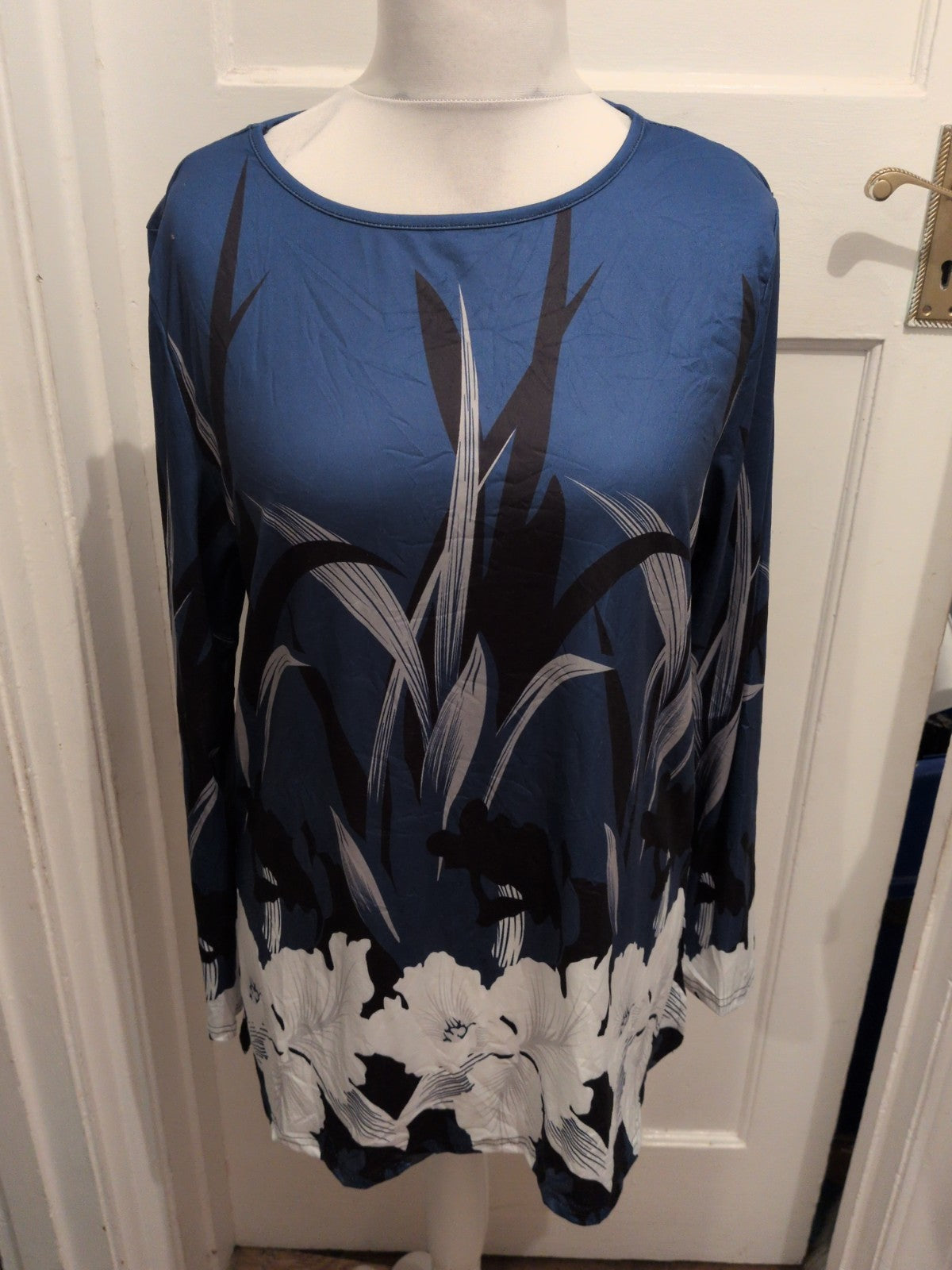 Large Blue Black White Long Sleeve Blouse