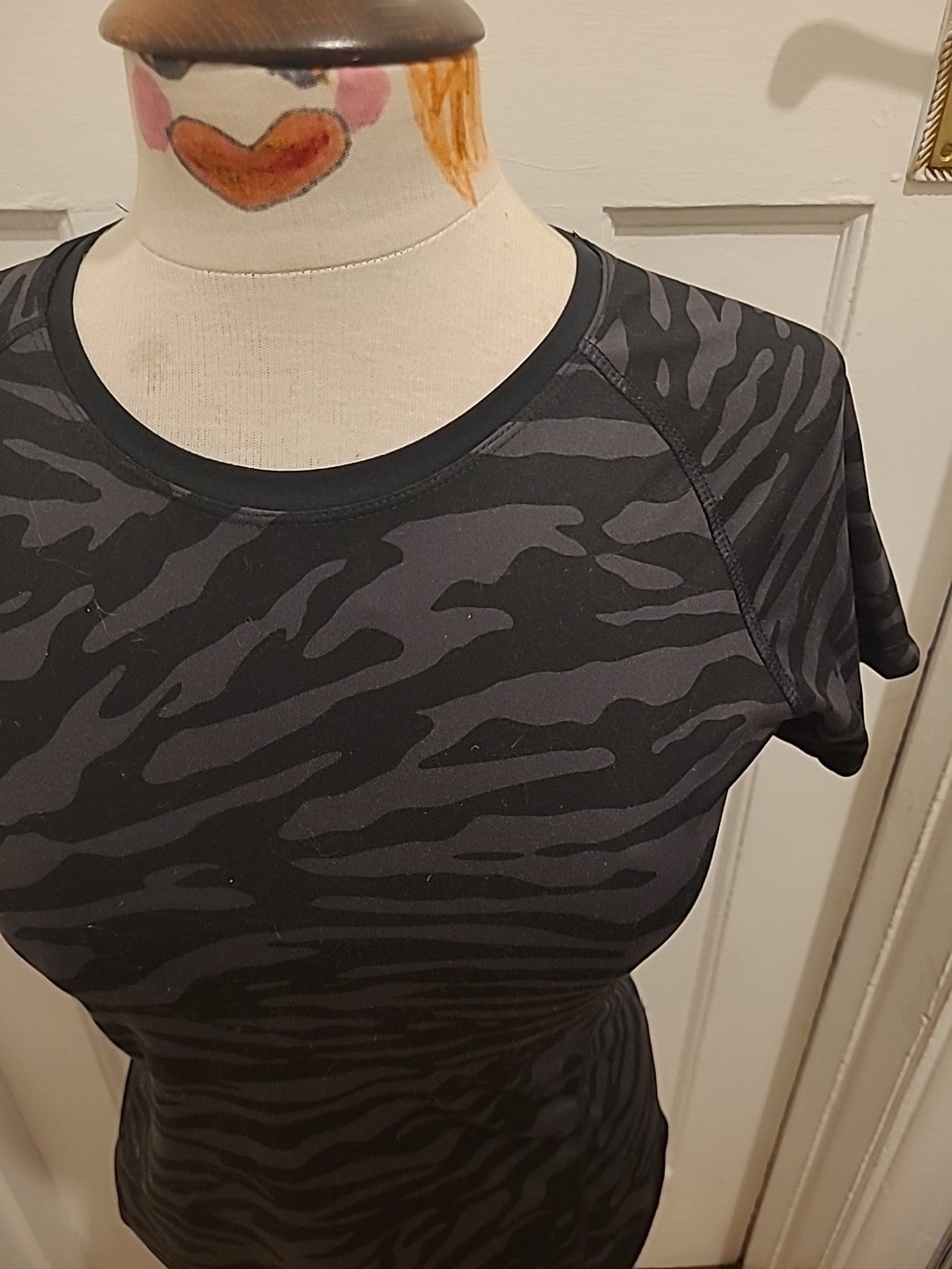 Ladies H&M Sport Size Small Animal Print Style Short Sleeved Tshirt