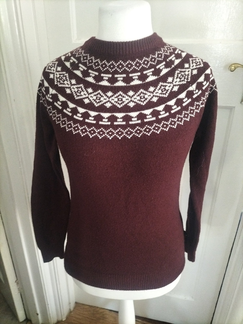 Mens Burton Size XS Purple And White Pullover Jumper