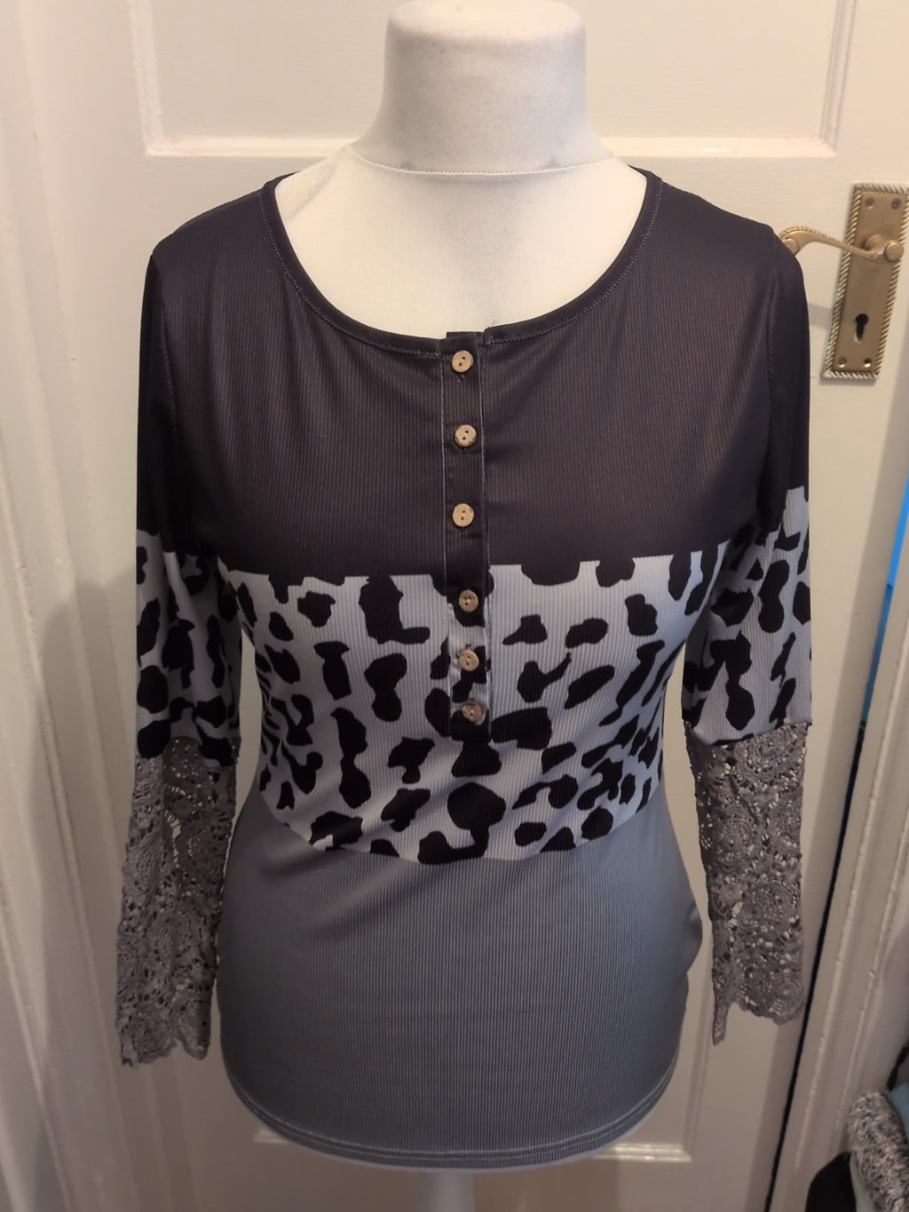 Ladies Size M Black/Grey/Teal Long Lace Sleeved T-shirt