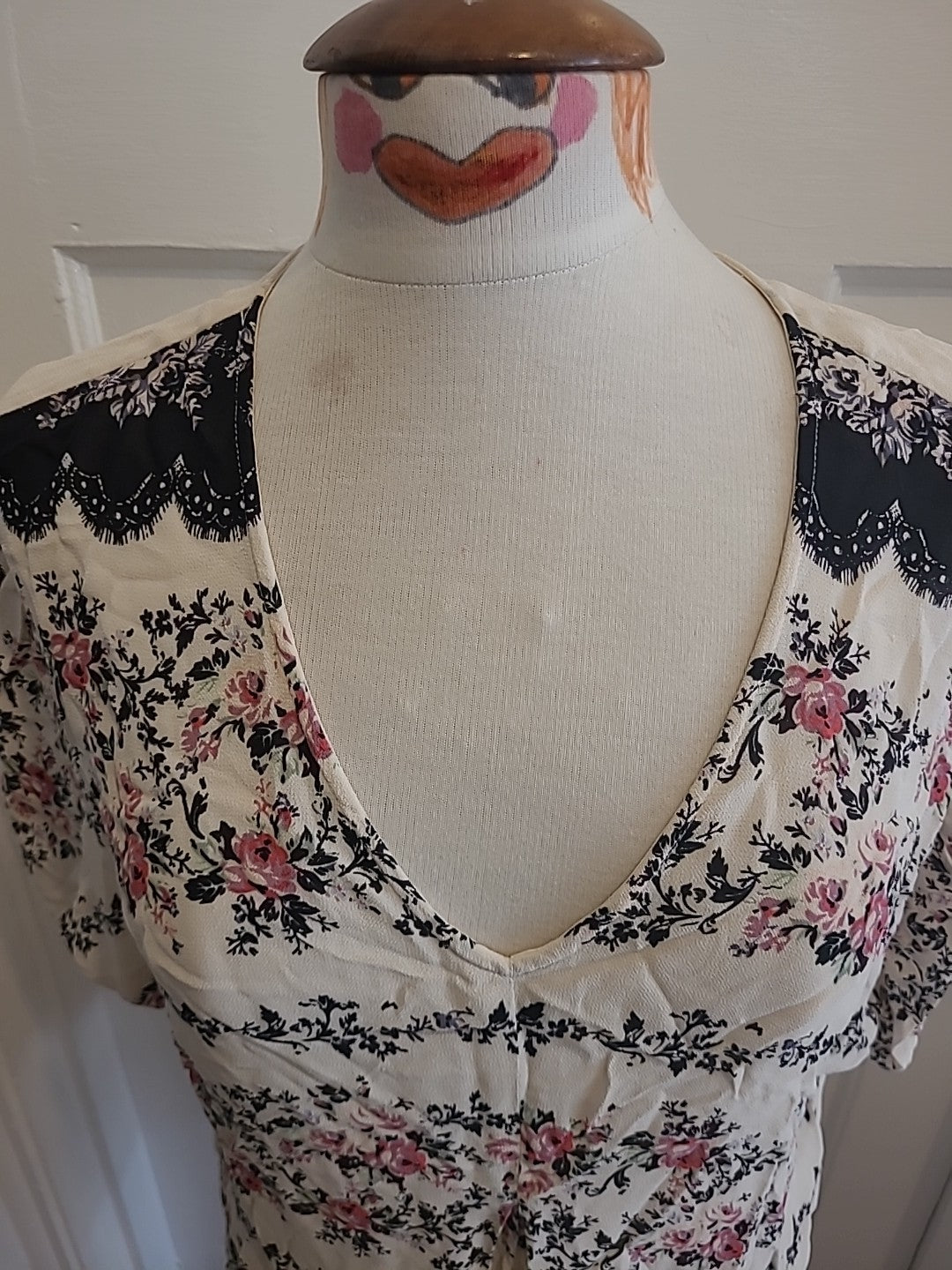 Ladies Monsoon Size 8 Cream Floral Short Sleeved Blouse