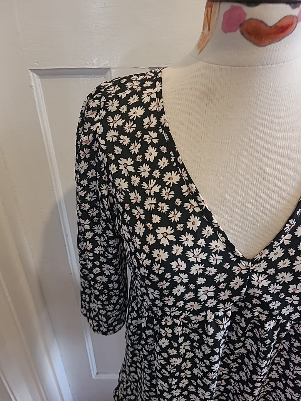 Ladies Miss Selfridge Size 10 Daisy Floral Short Sleeved Tshirt