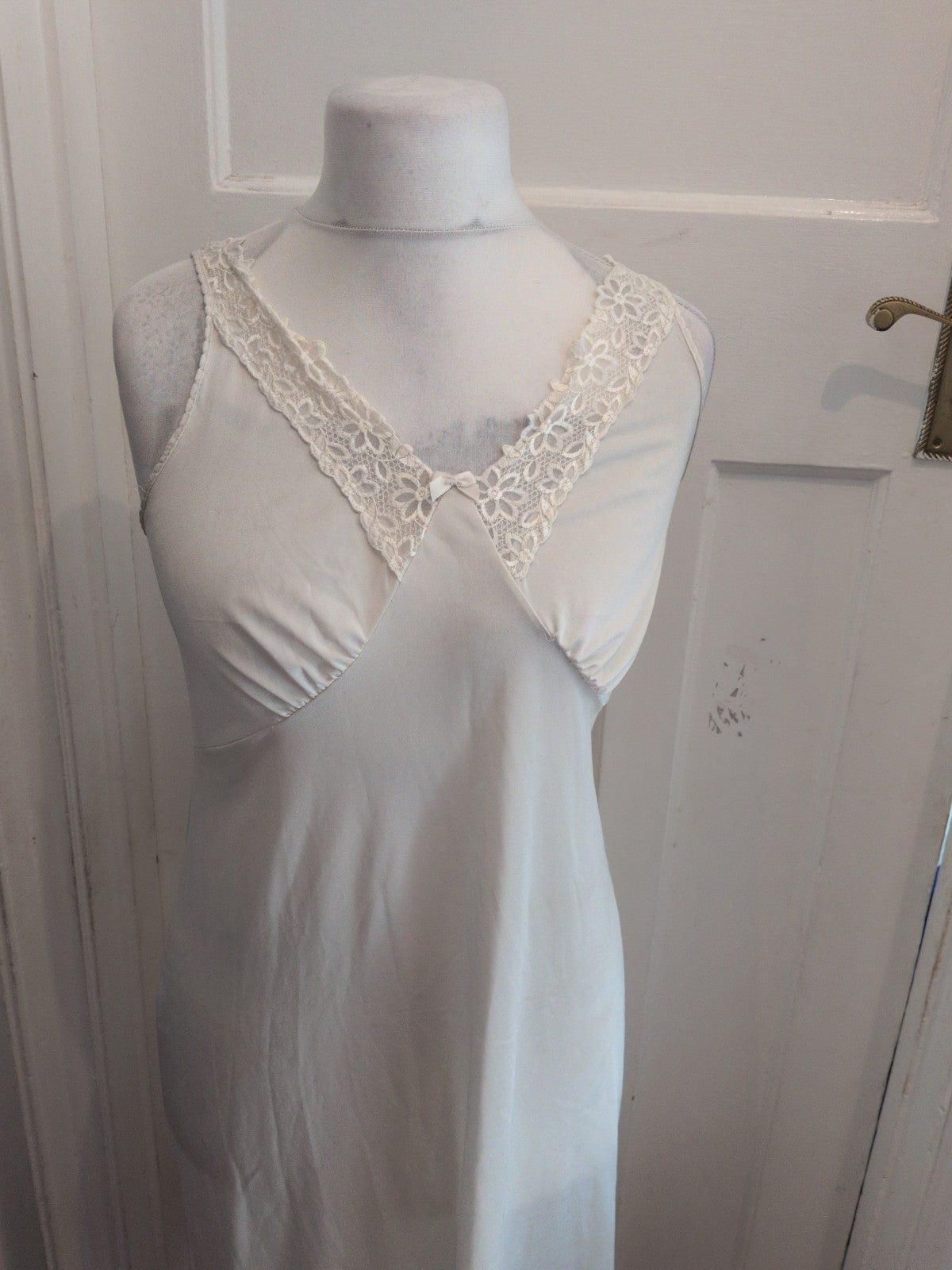 S/M White Lace Frill Neck Night Dress Sleeveless