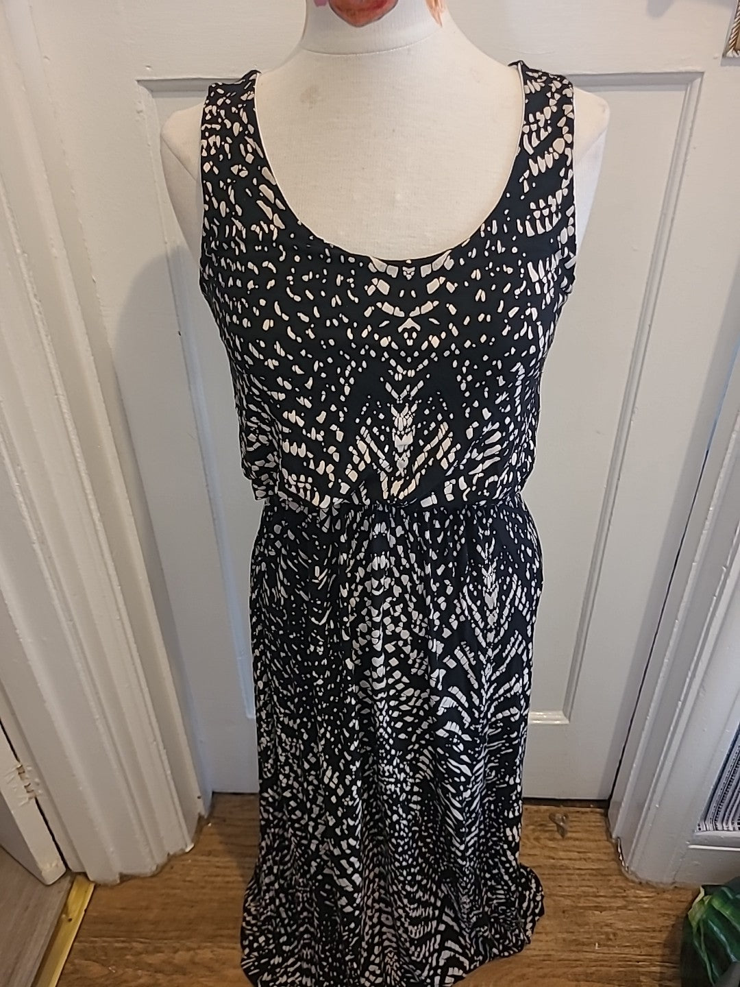 Ladies M/L Black Beige Sleeveless Long Dress