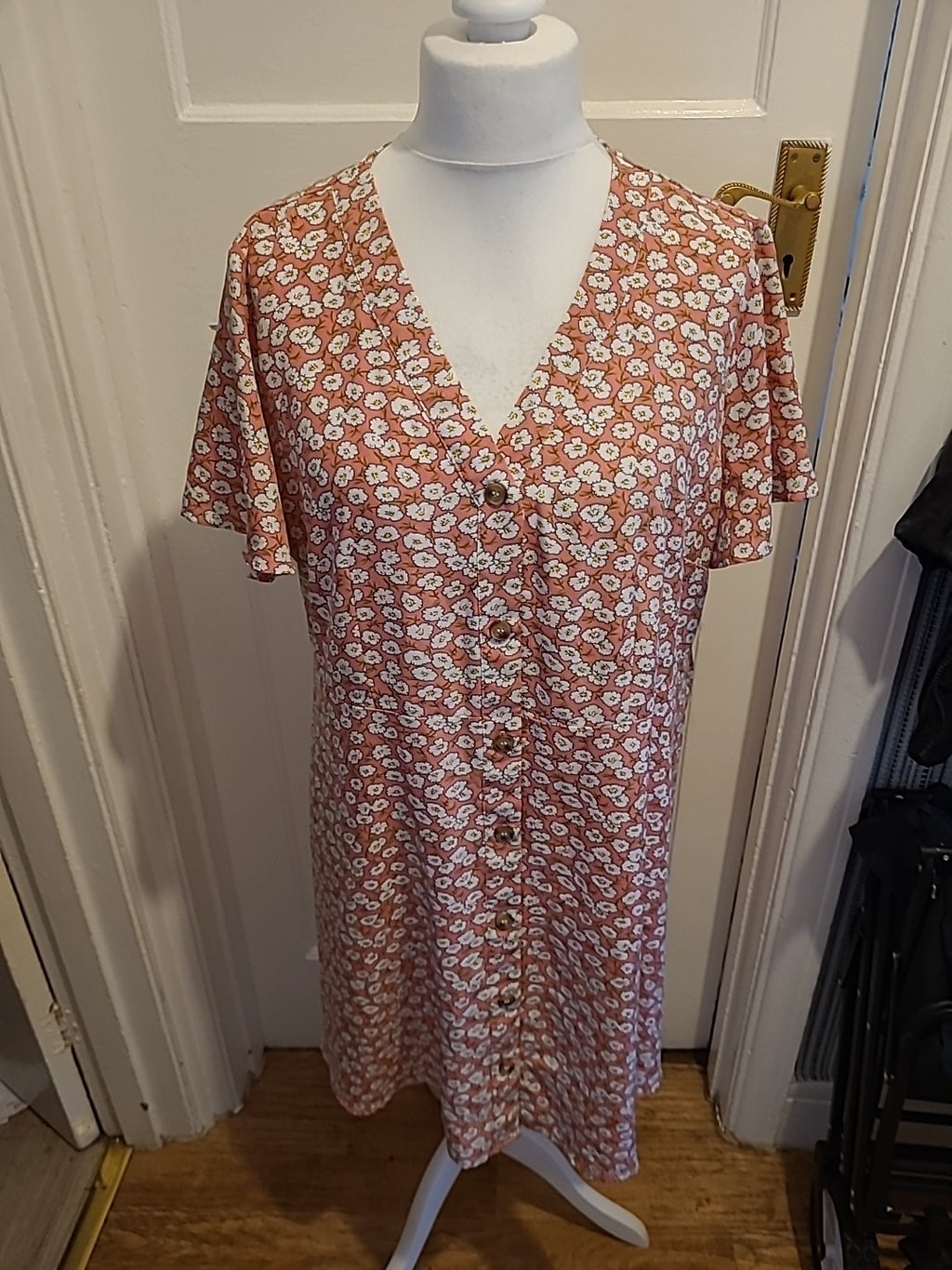 Ladies Shein Curve Size 2XL Pink And White Short Sleeved Buttoned Dress