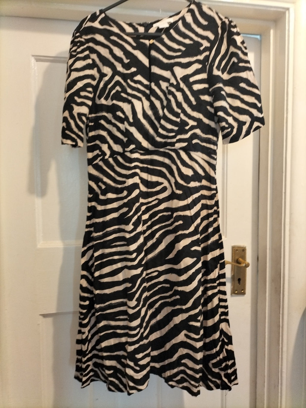 Ladies H+M Size 6 Beige/Black Short Sleeved Dress