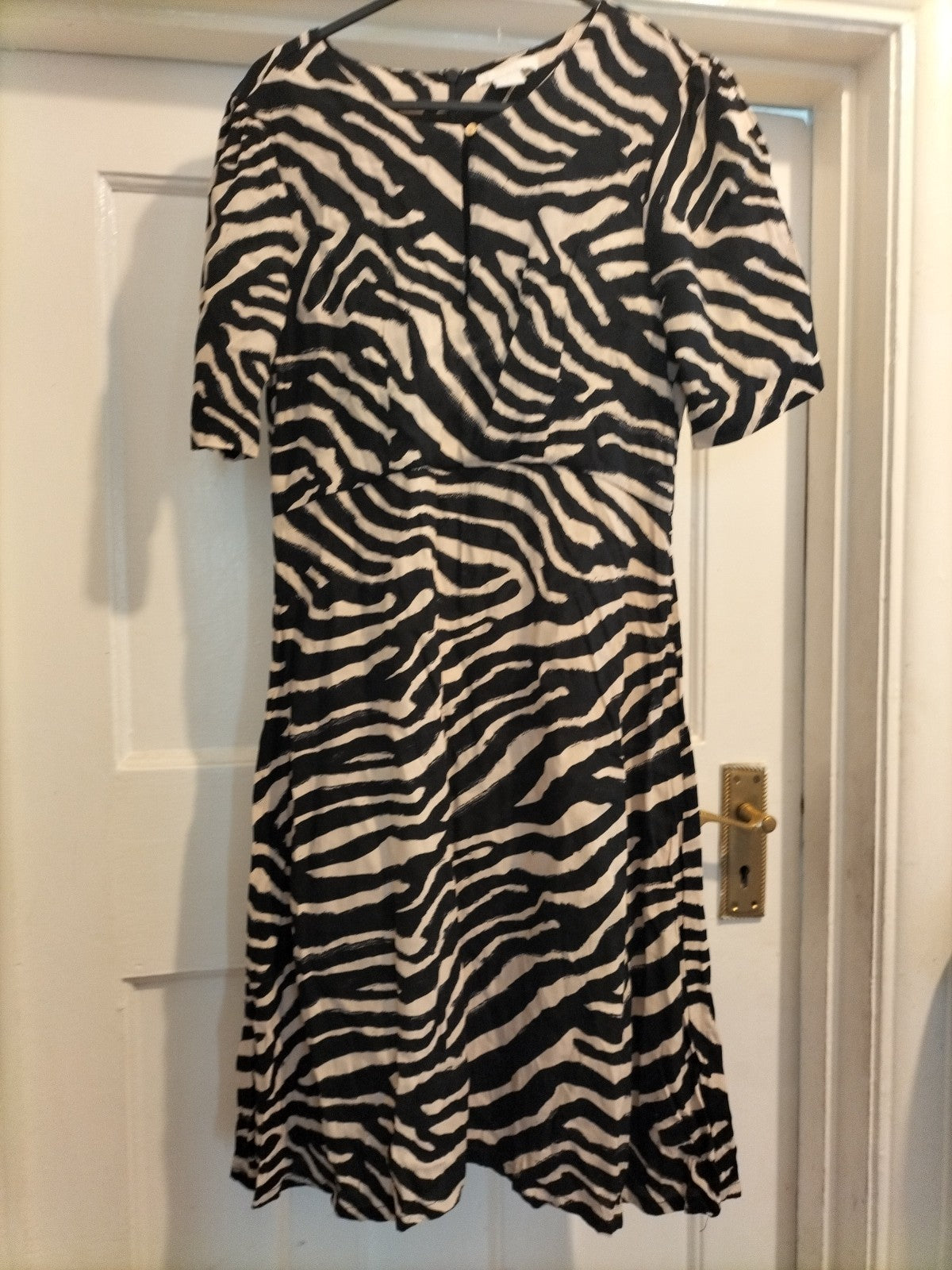 Ladies H+M Size 6 Beige/Black Short Sleeved Dress