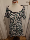 Ladies Miss Selfridge Petites Size 10 Green/White Floral Dress Short Sleeved
