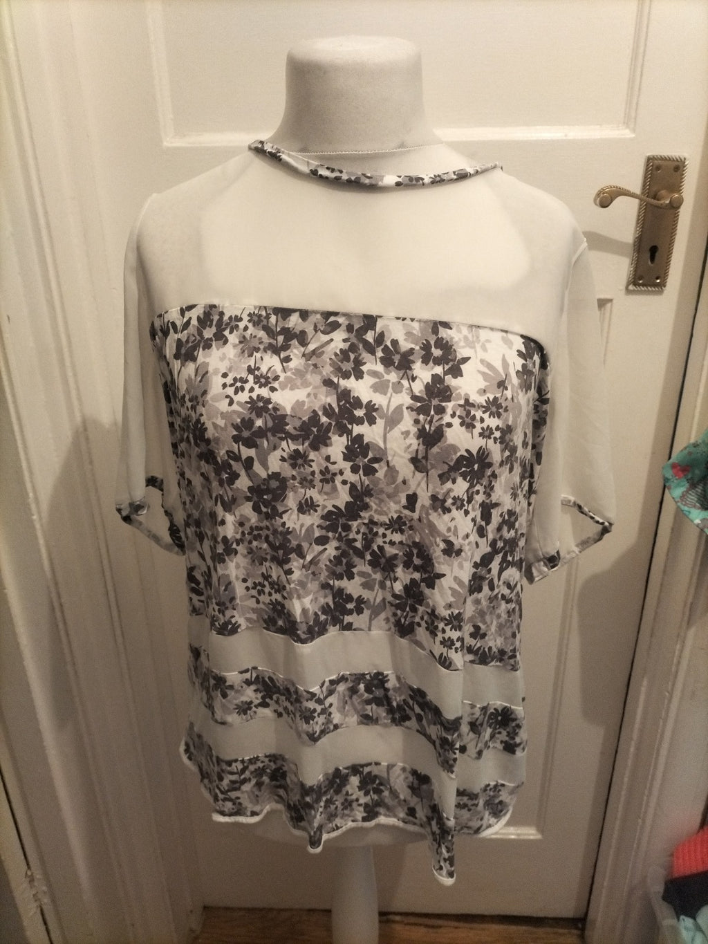 Next 20 Floral White Mesh Short Sleeve Blouse