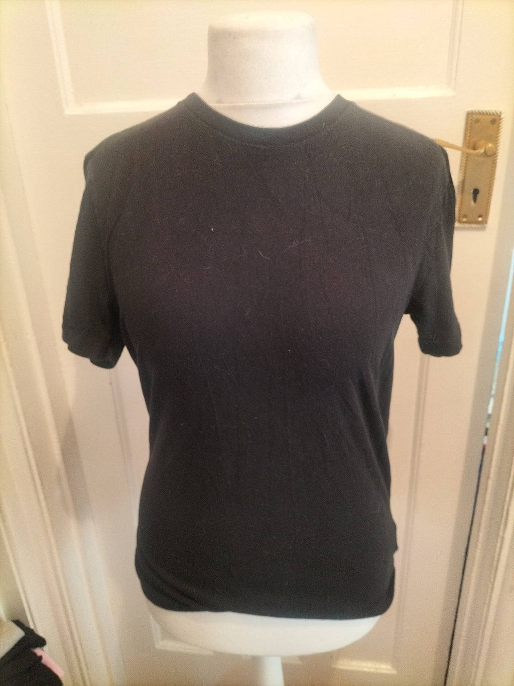 Mens Gap Size Small Black Short Sleeved T-shirt