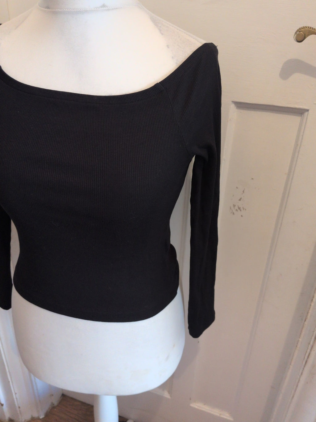 Ladies New Look Size 12 Black Long Sleeve Wide Neck Slash T-shirt