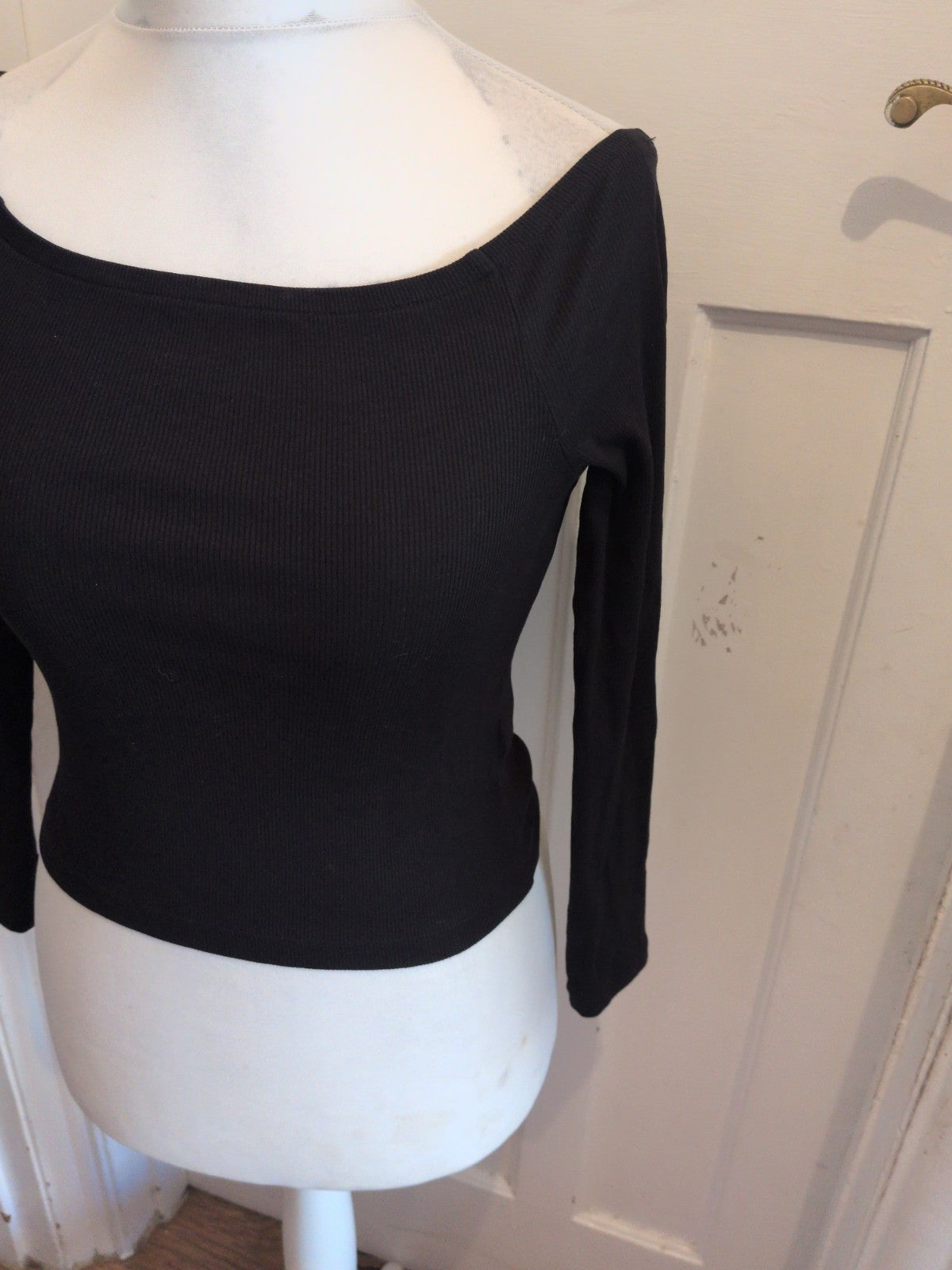 Ladies New Look Size 12 Black Long Sleeve Wide Neck Slash T-shirt