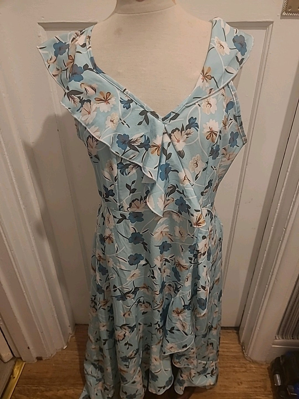 Ladies Shein Size Large Light Blue Floral Sleeveless Long Dress