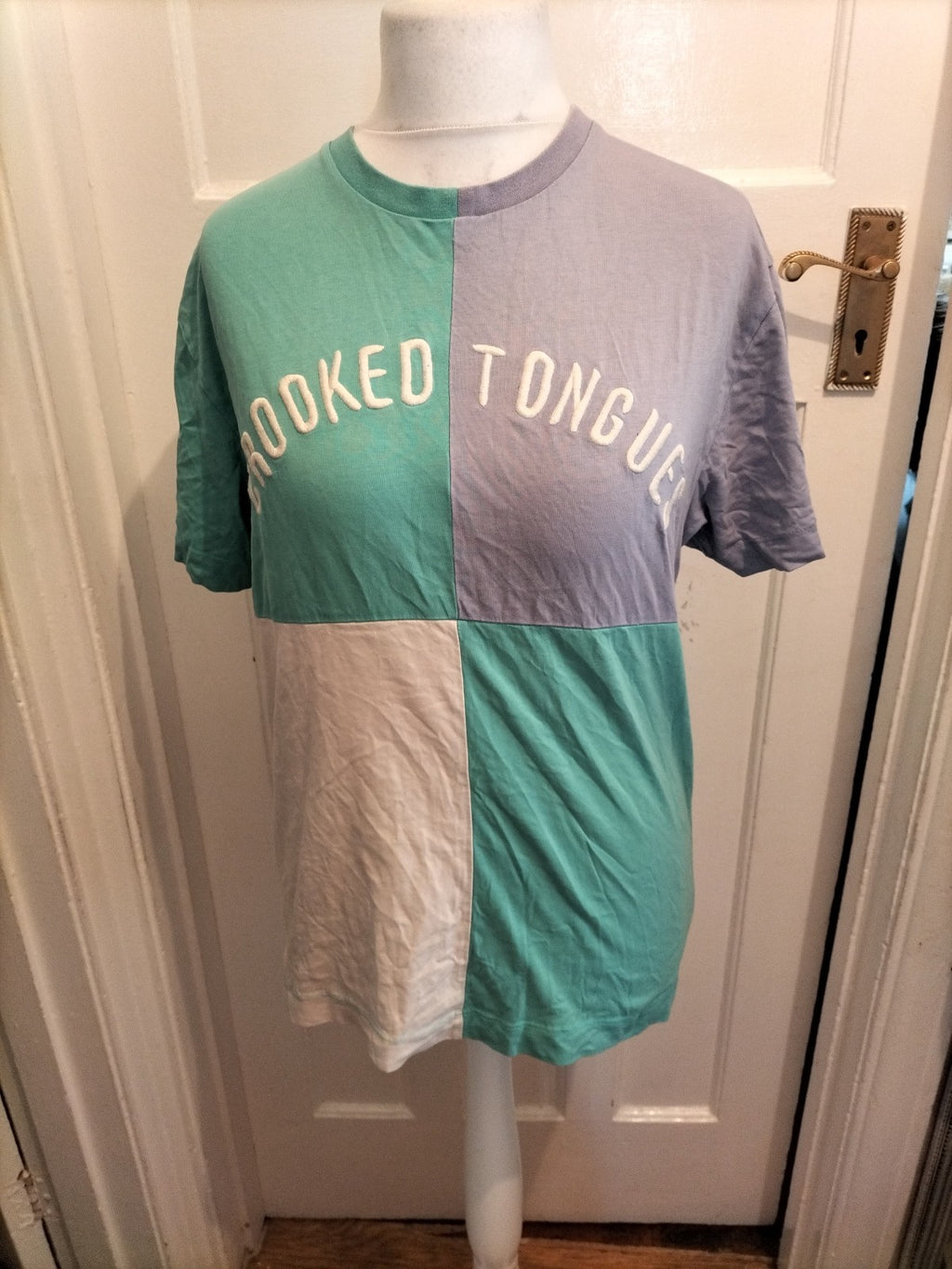 Mens Tongues Crokked Size Small Multi Print Short Sleeved Tshirt