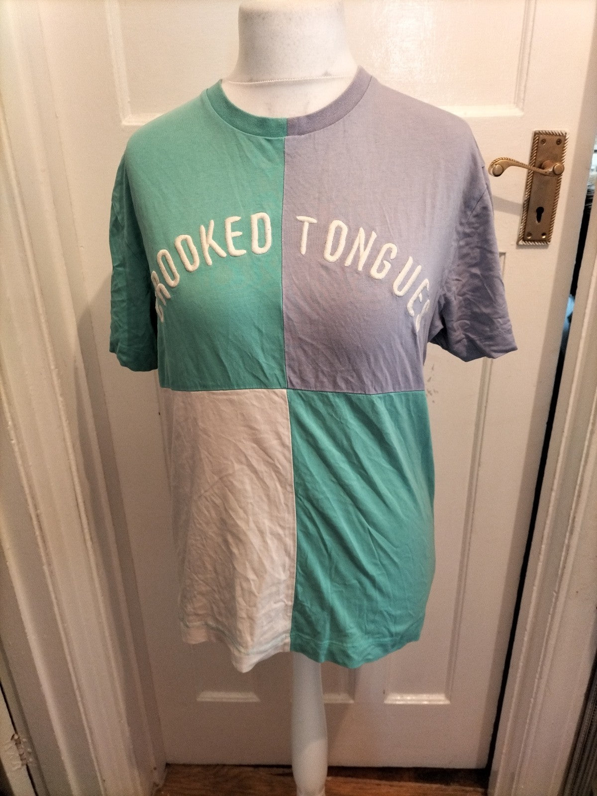 Mens Tongues Crokked Size Small Multi Print Short Sleeved Tshirt