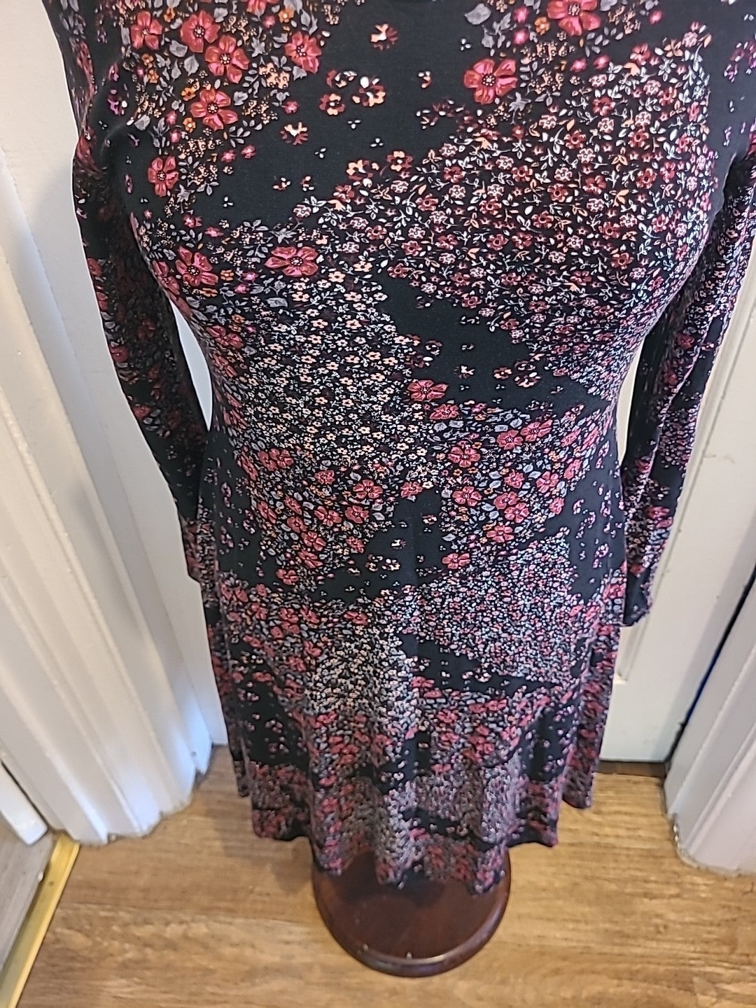 Ladies Size Medium Floral Mid Sleeved Dress