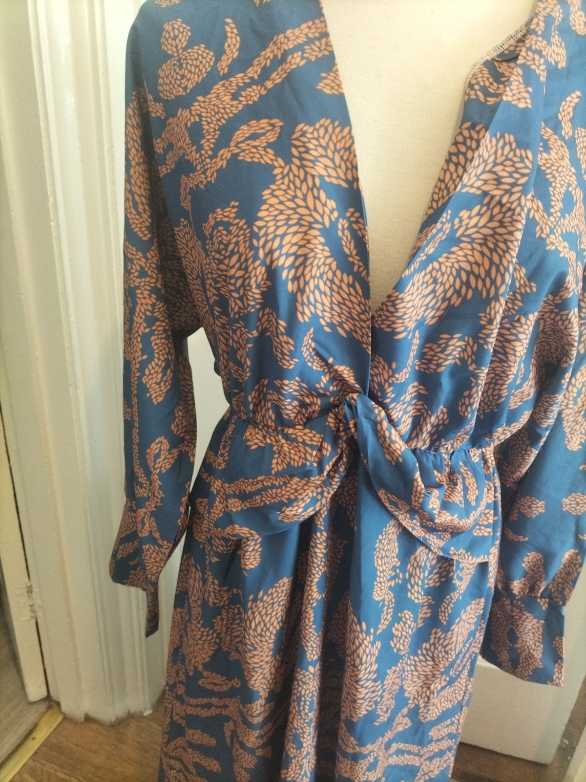 Ladies Large Brown Blue Long Sleeved V Neck Dress
