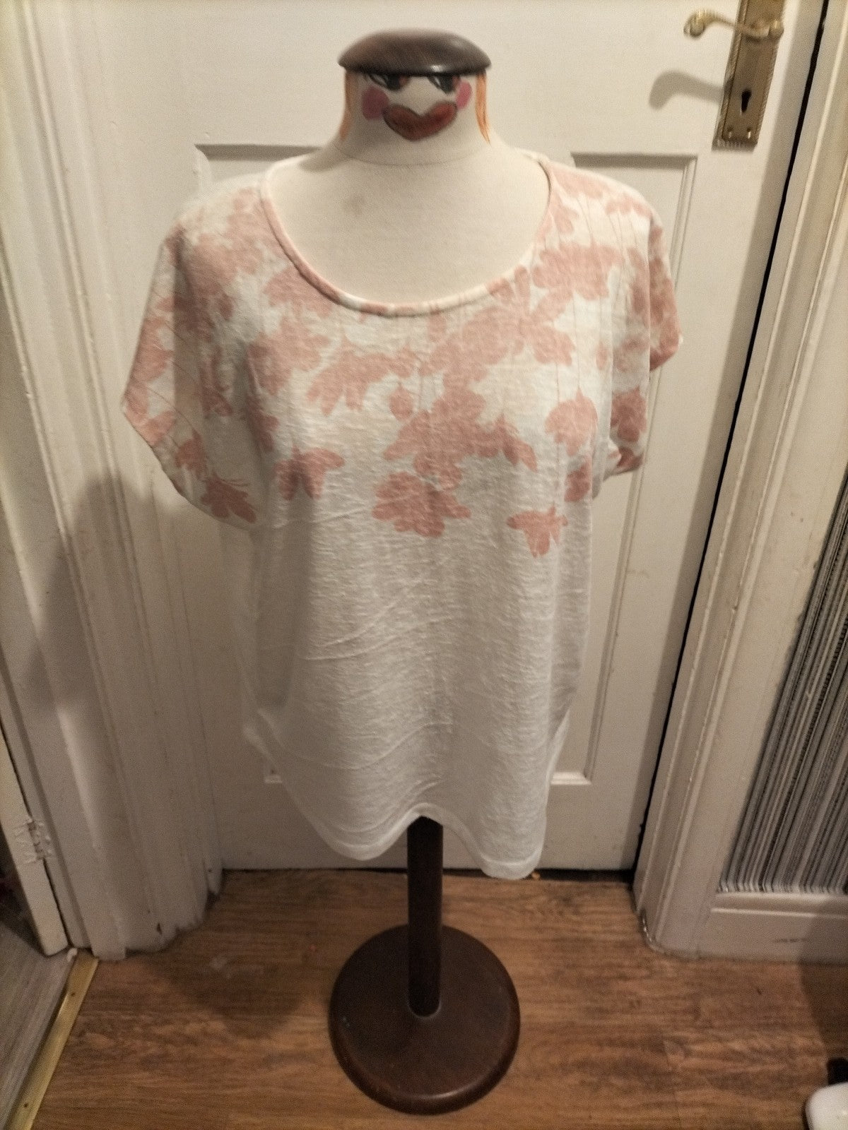 Ladies Size Medium Peach And White Short Sleeved Tshirt