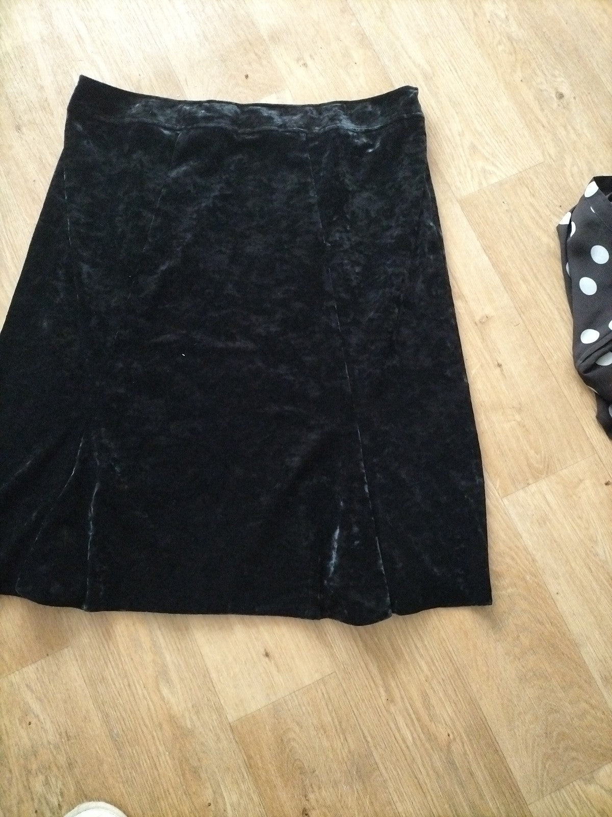 Ladies Frank Walder Size 22 Black Velvet Style Lined Skirt