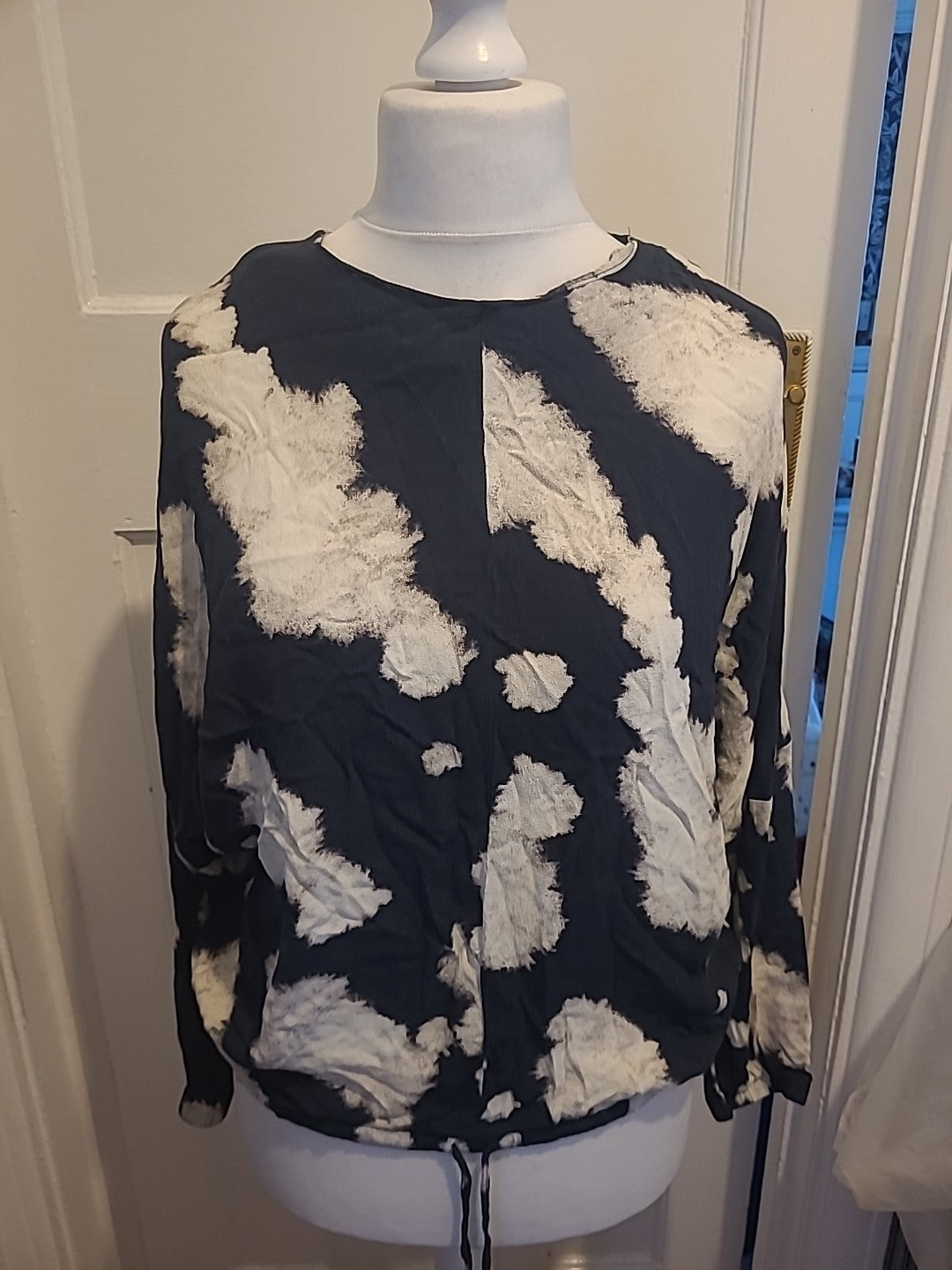 Ladies Primark Size 12-14 Grey/White/Black Half Sleeve Blouse
