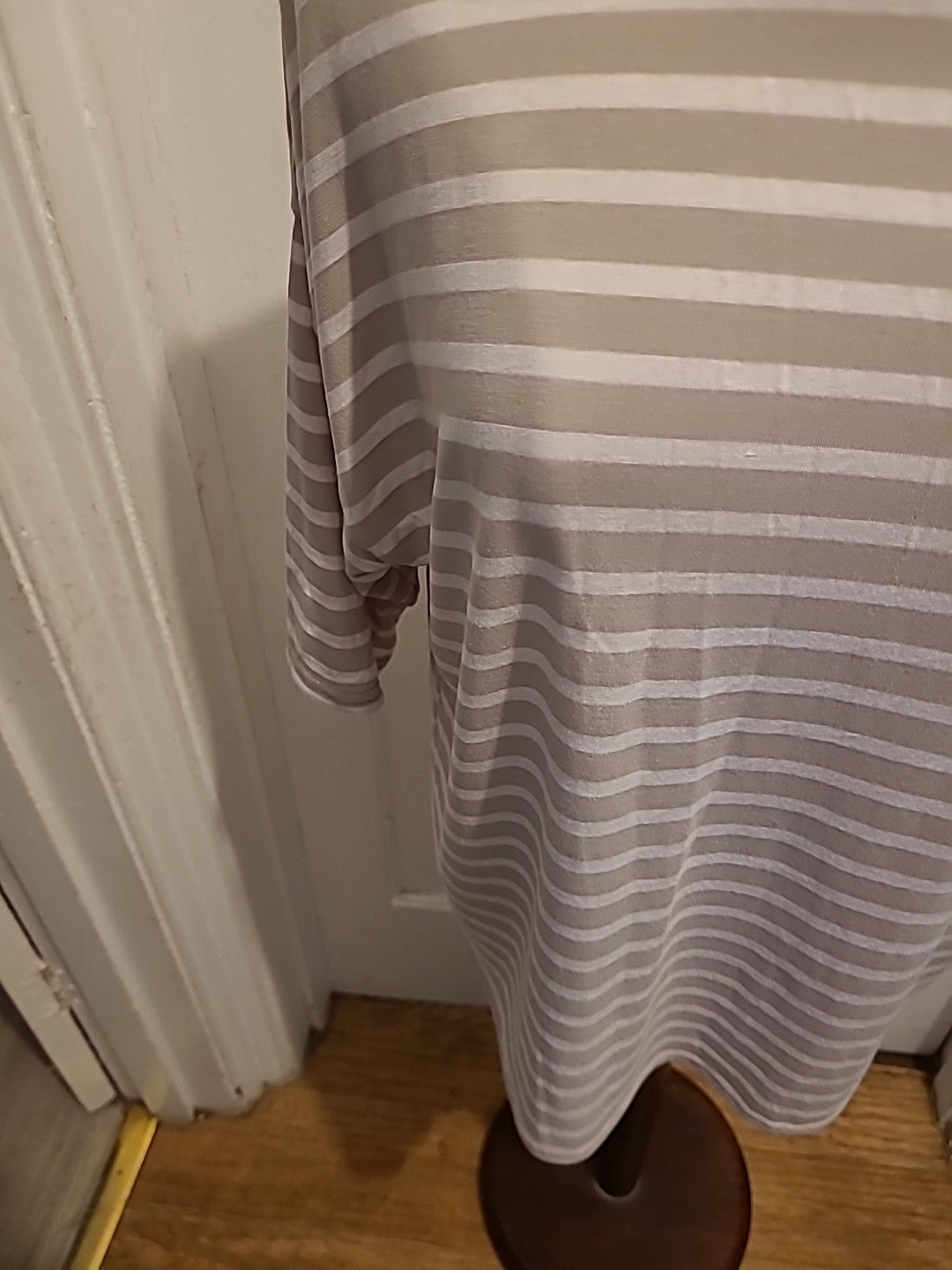Ladies Peacocks Size 14 Beige White Striped Short Sleeved Tshirt