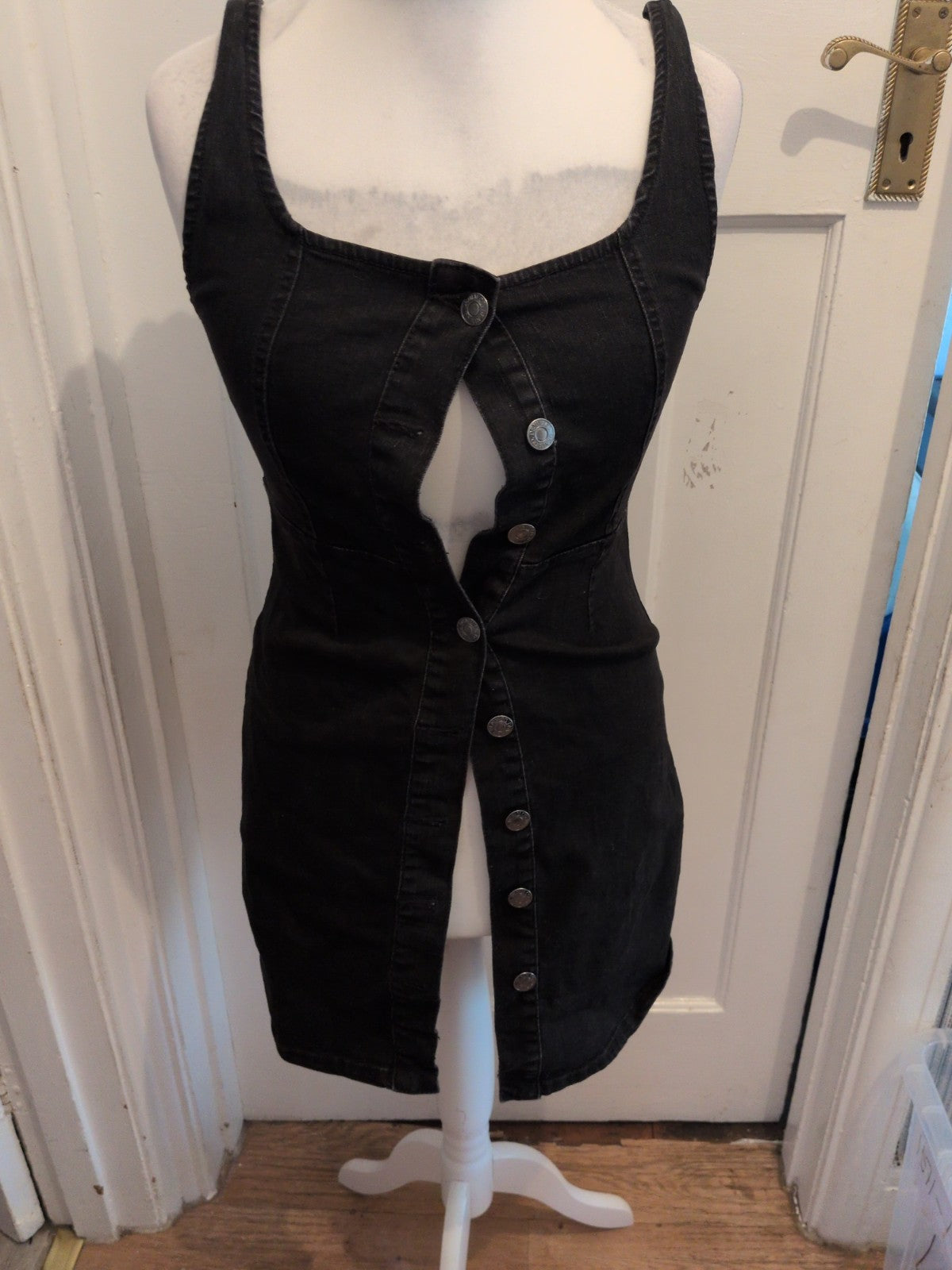 Denim&Co 10 Black Denim Sleeveless Buttoned Knee Length Dress