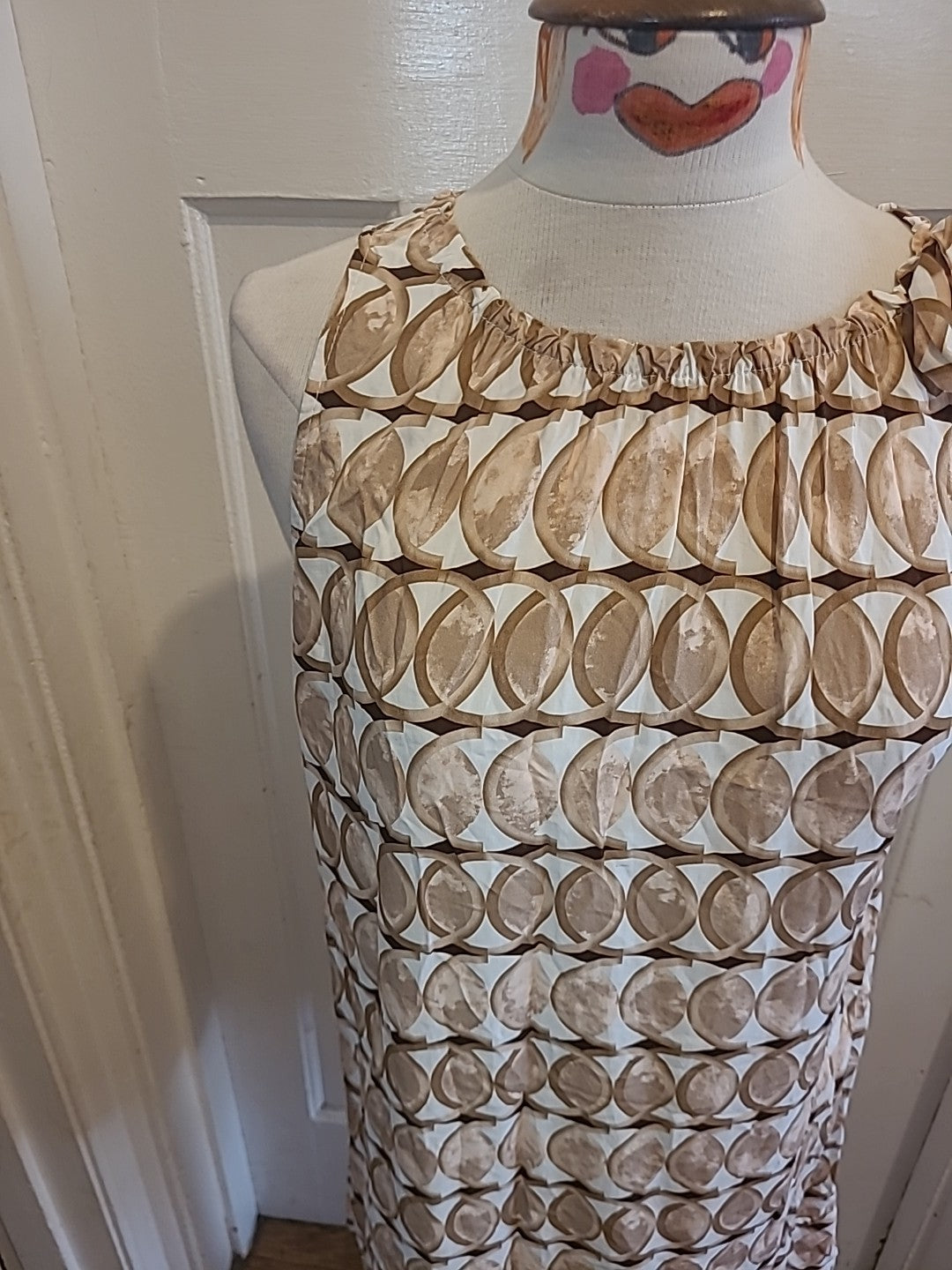 Ladies Size Medium Beige White Sleeveless Dress