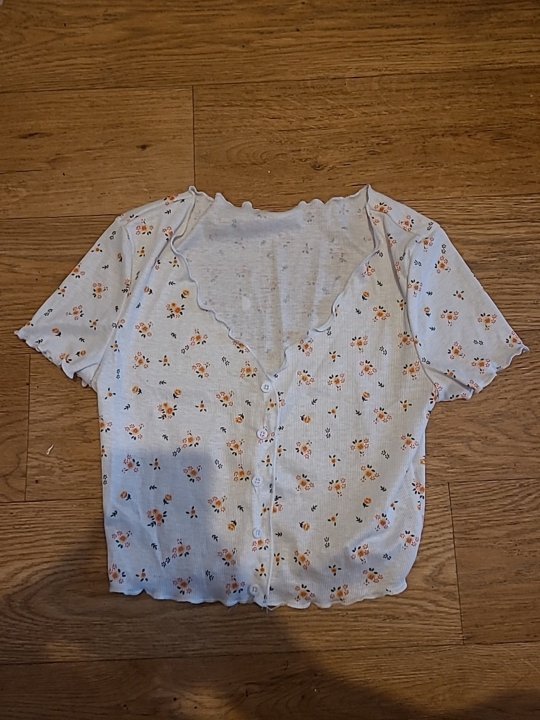 Ladies Shein Size XS White Floral Short Sleeved Tshirt