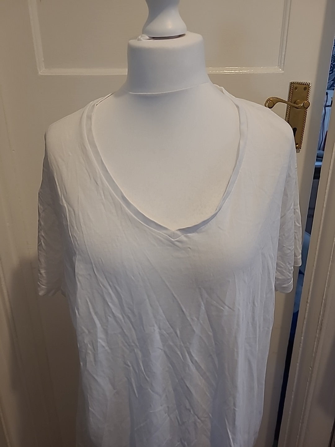 Mens 2xl White Slim Fit V Neck Tshirt
