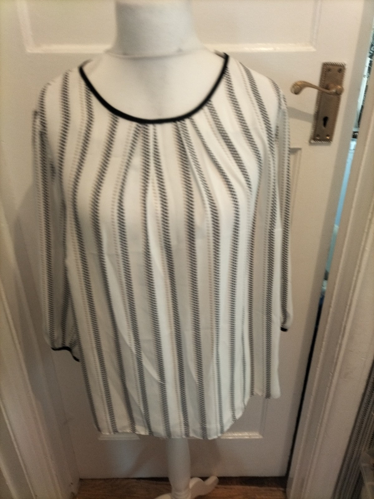 Brand New Ladies Bonmarche Size 16 White With Spot Pattern Long Sleeve Blouse