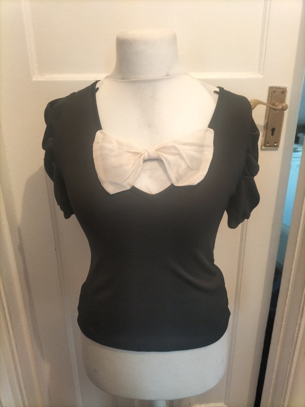 Ladies Size Small Black And White Short Sleeve Bow Detailed Blouse