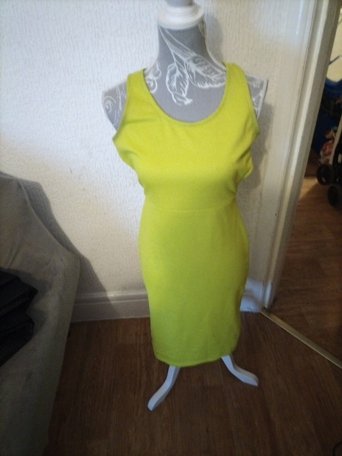 Ladies Missi London Size Small Yellow Sleeveless Dress