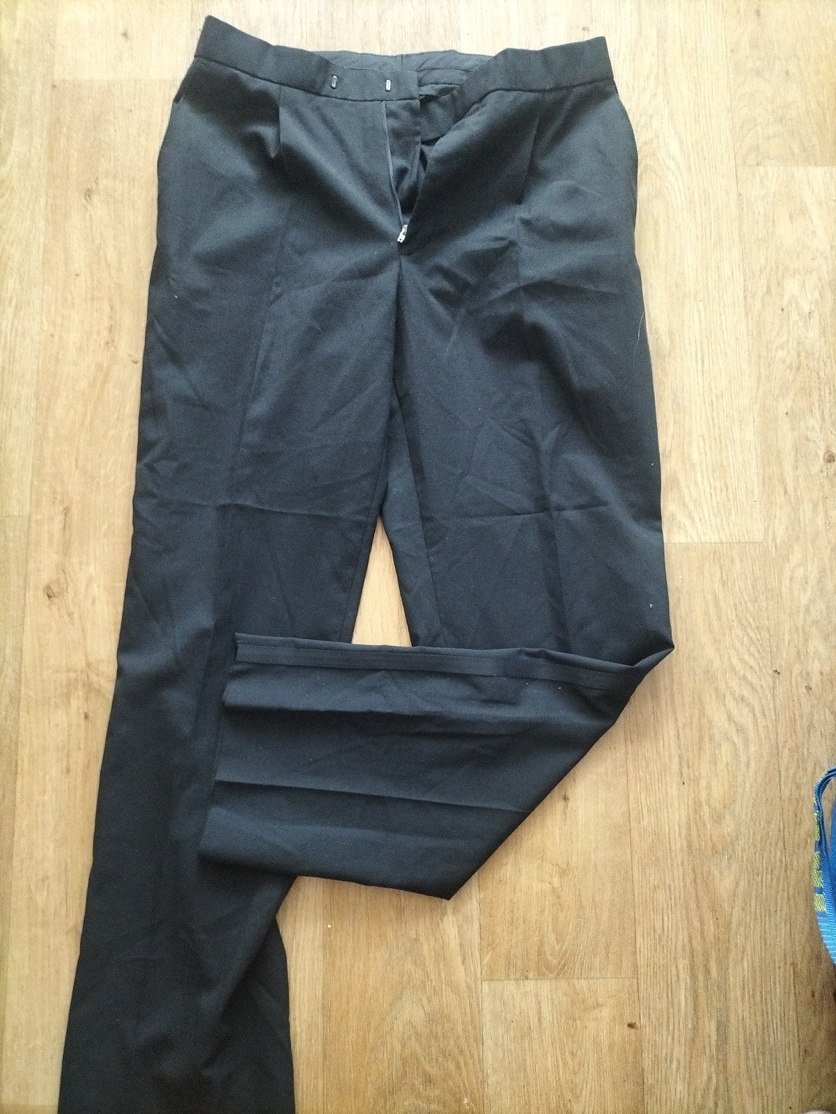 Mens Sovereign Size 32R Black Trousers