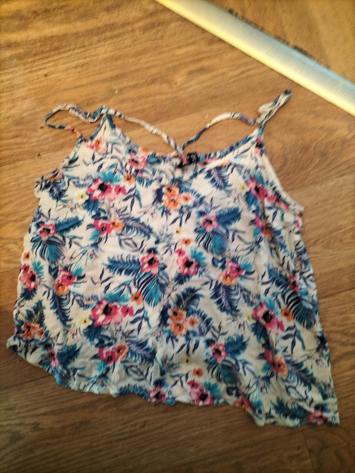 Ladies Divided Size 8 Multi Floral V Neck Sleeveless Cami