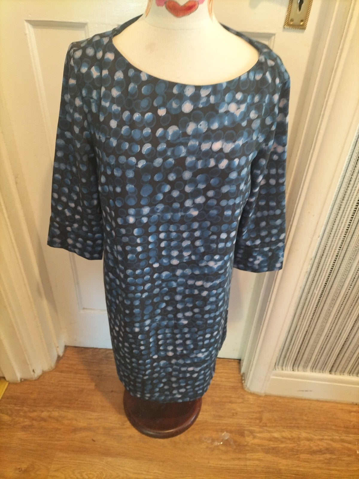 Ladies H+M Size Medium Blue Toned Circle Mid Sleeved Dress