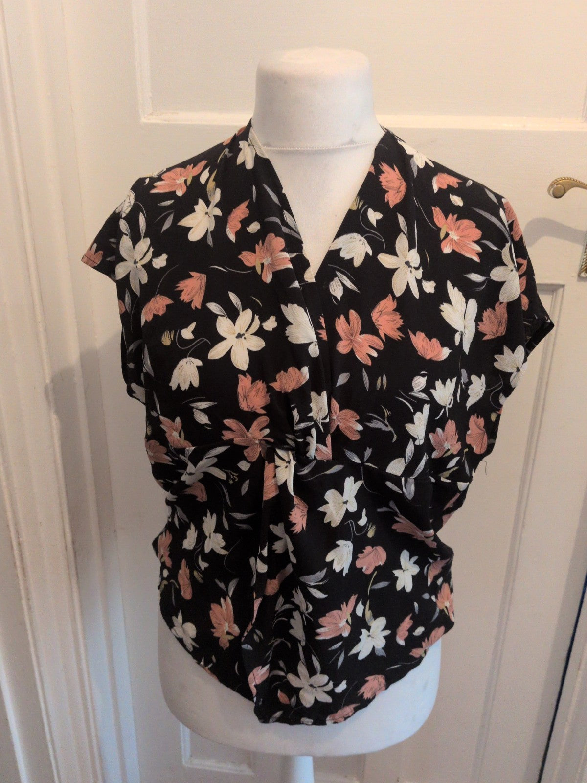 Ladies Shein Size XL Low V N-neck Black Floral Short Sleeve Blouse