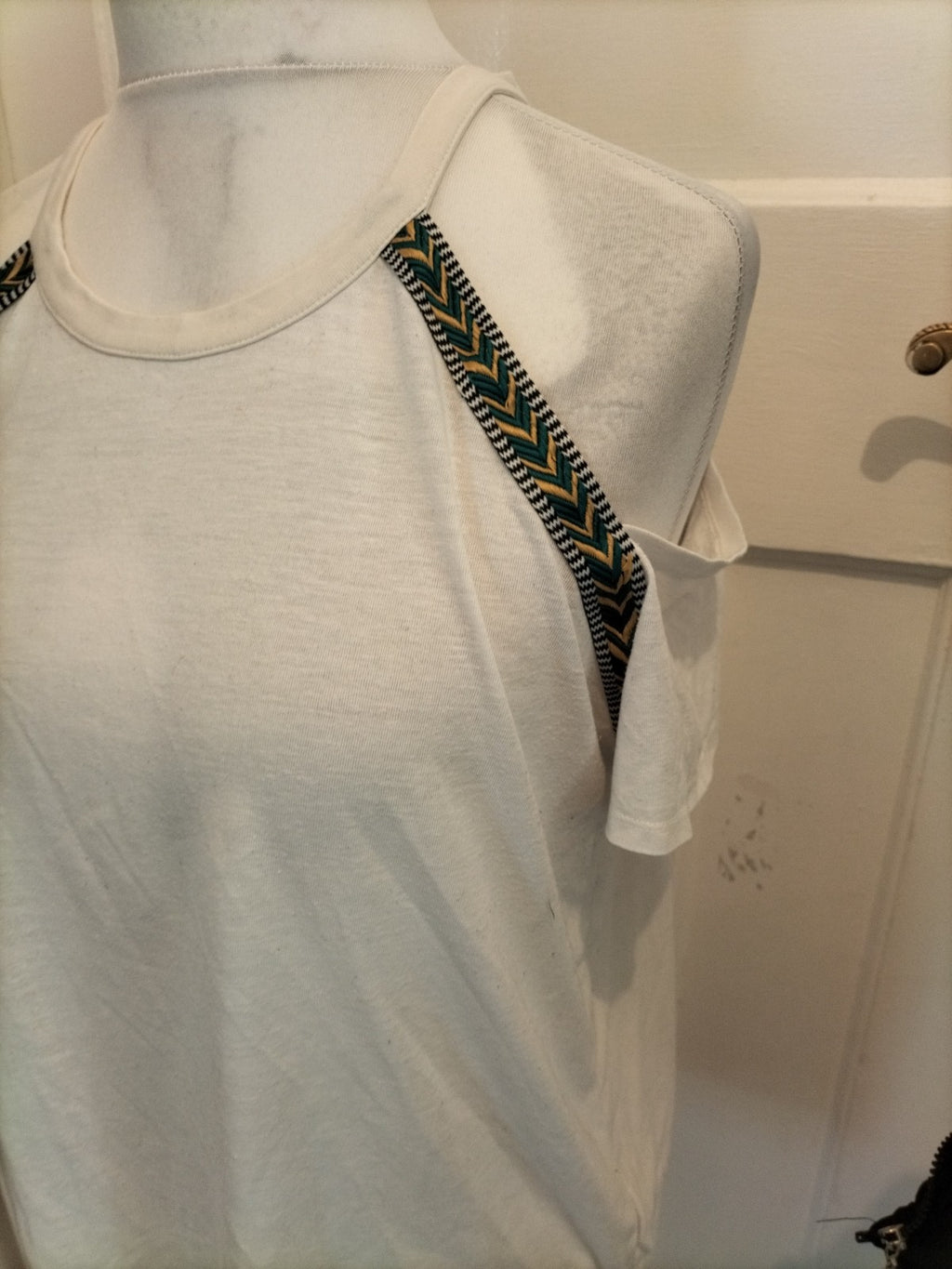 Ladies Size Large White Green And Yellow Sleeveless Cowl Neck Top