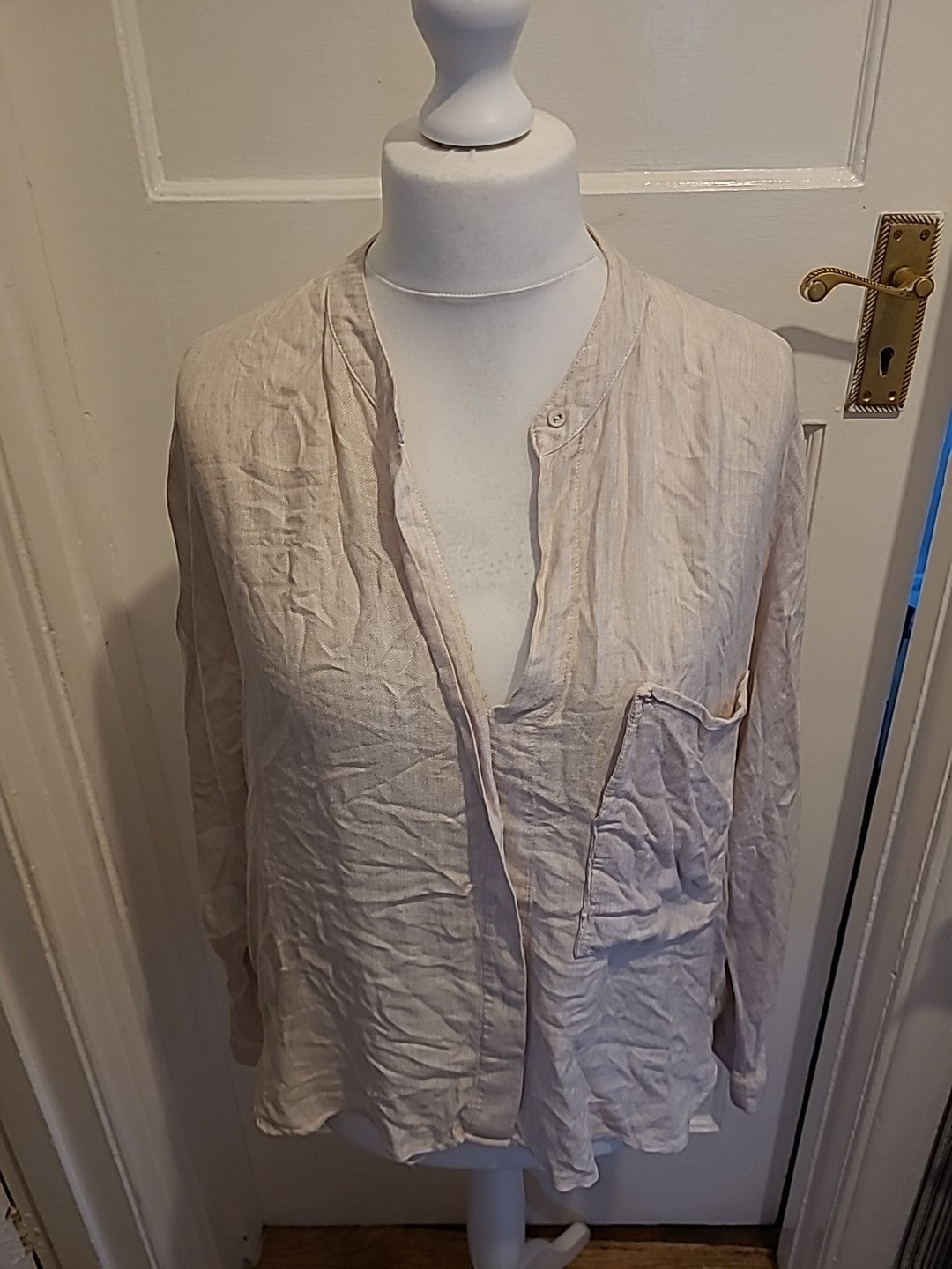 Ladies MNG Size Large Beige Short Sleeved Blouse