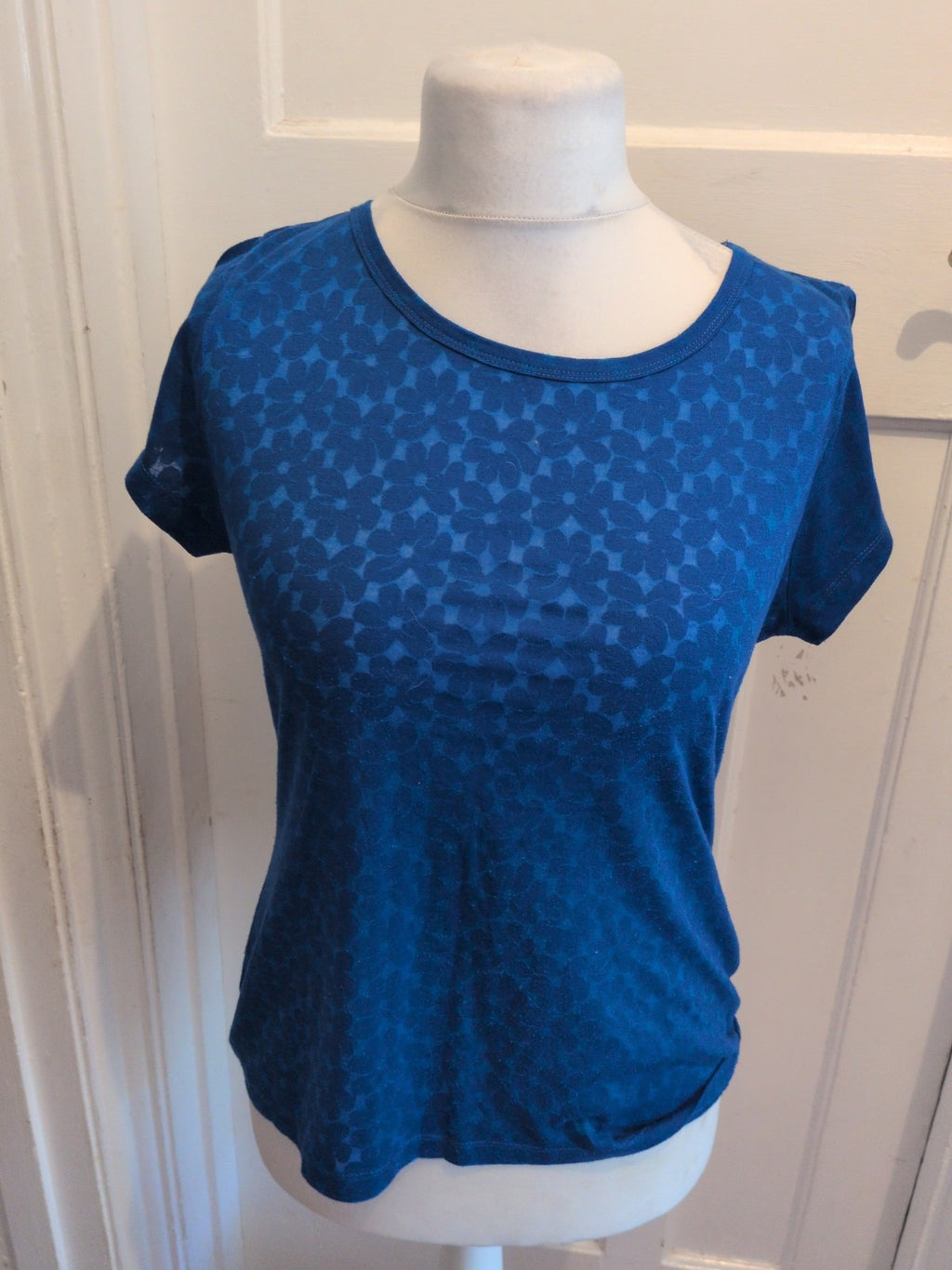 Ladies Size 12 Blue Flower Short Sleeve T-shirt
