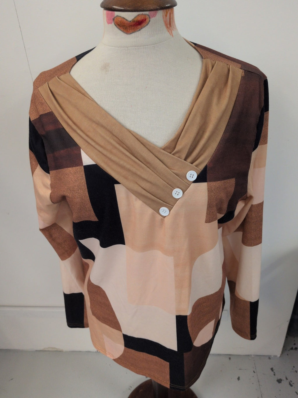 2XL Brown Tan White Beige Long Sleeve V Neck Blouse