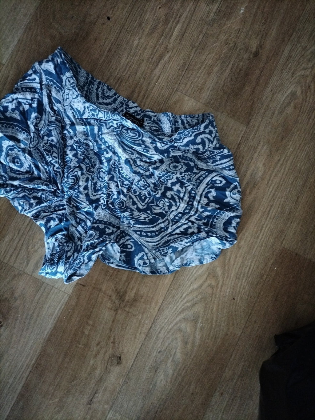Ladies Boohoo Size 10 Blue And White Elasticated Short Shorts