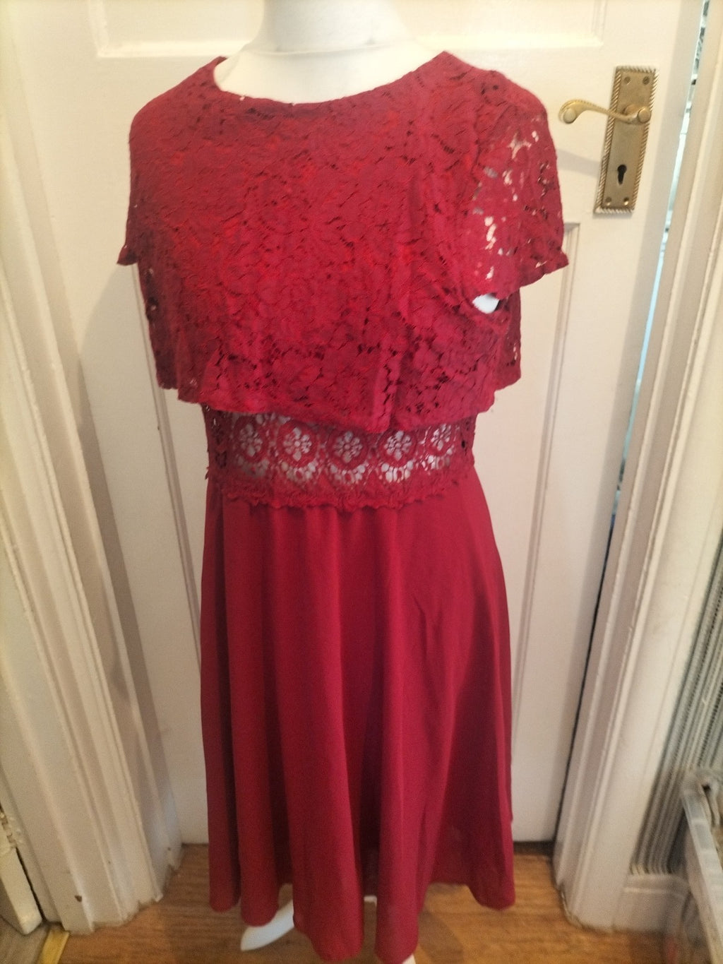 Ladies Boohoo Size 12 Burgundy Purple Lace Upper Short Sleeve Dress