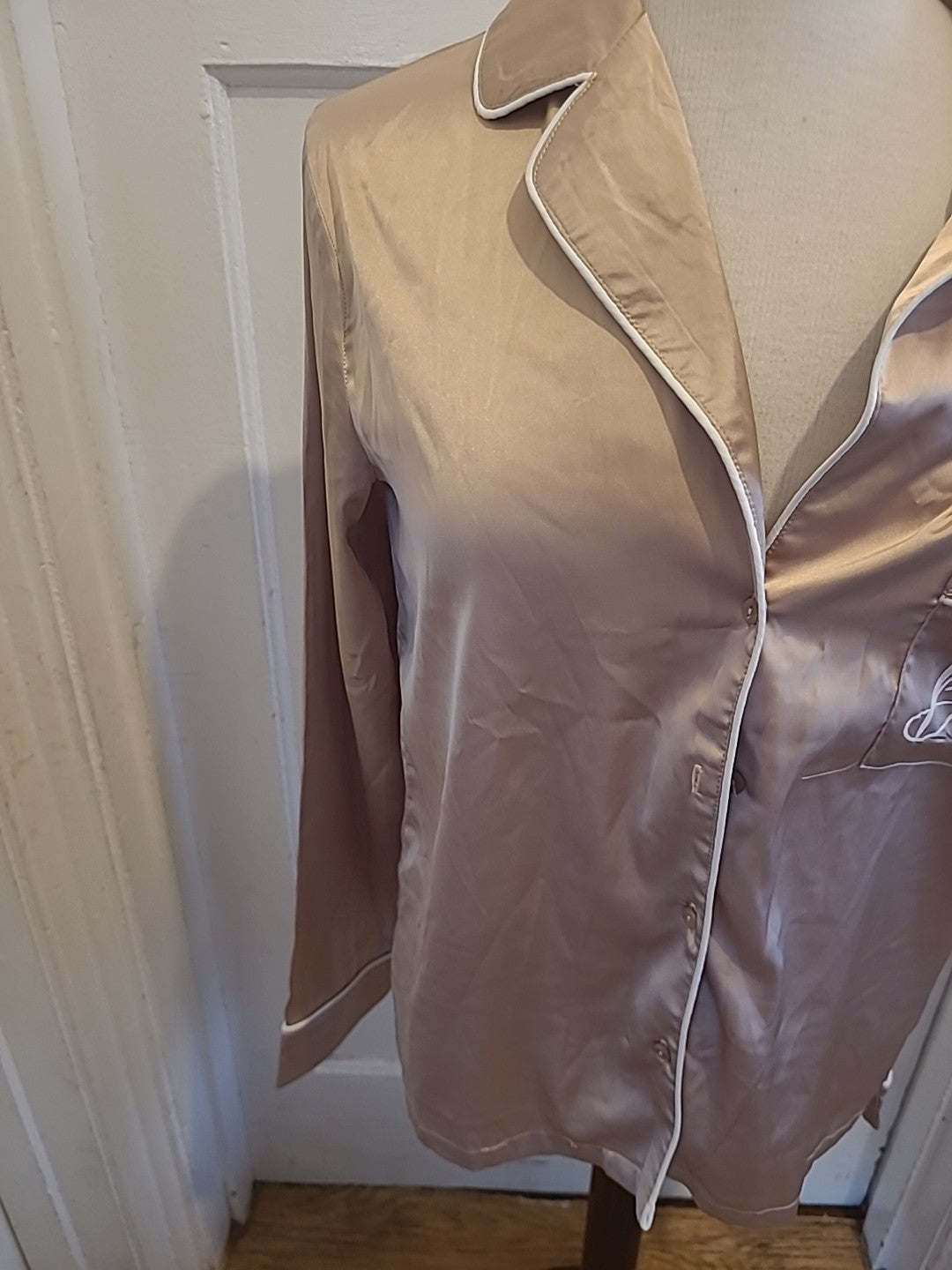 Ladies Inthestyle Size 6 Gold Bride Team Silky Night Shirt