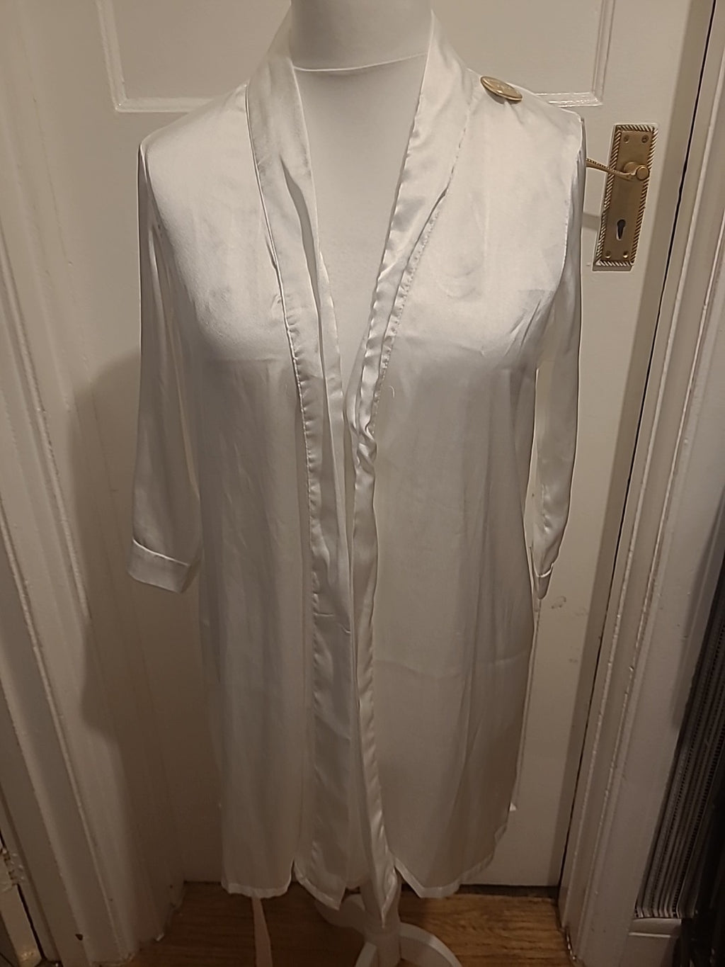 Ladies Boohoo Size Large White Silky Bride Dressing Gown